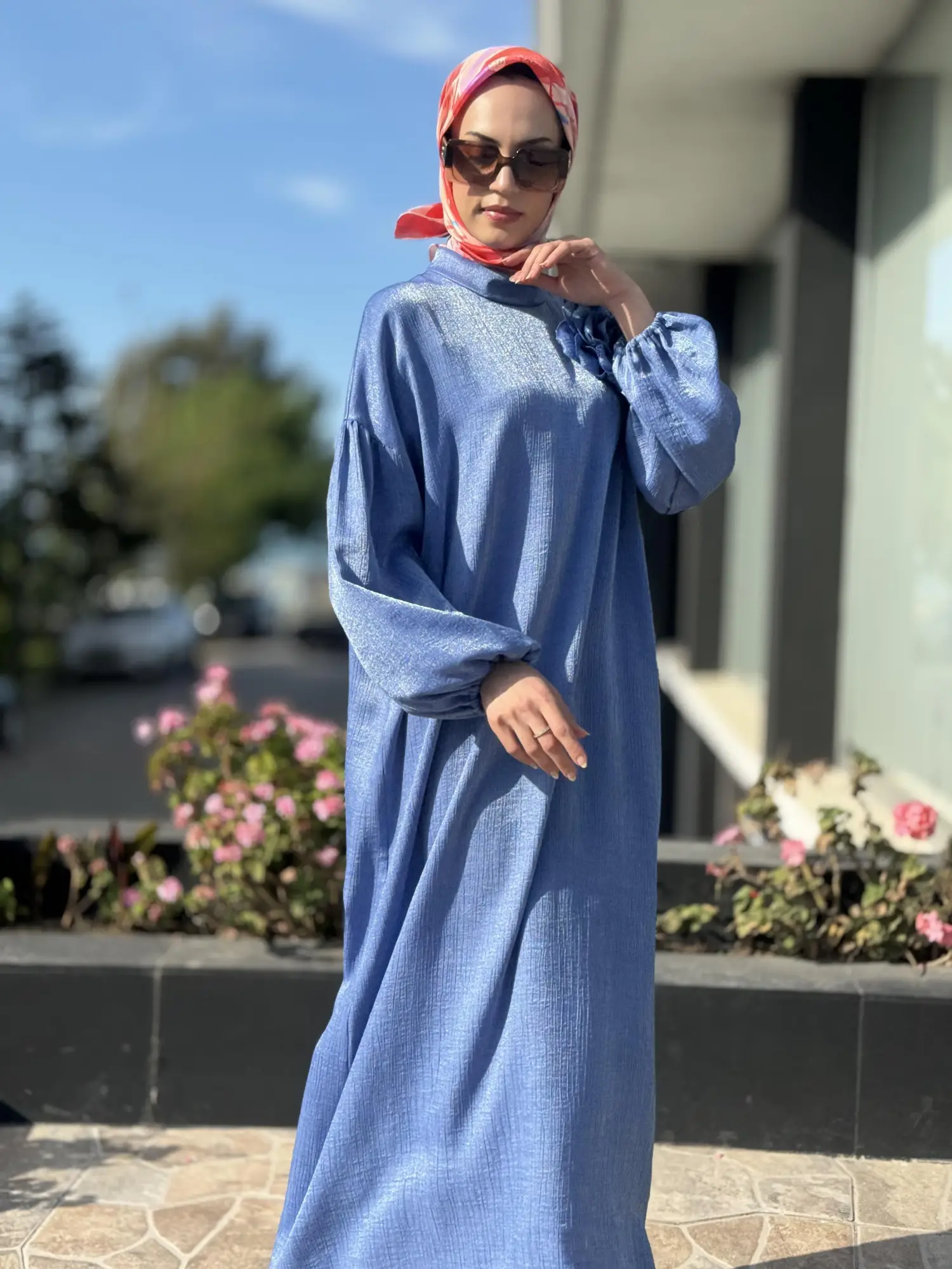 Kahma Düşük Omuz Balon Kol Broşlu Elbise