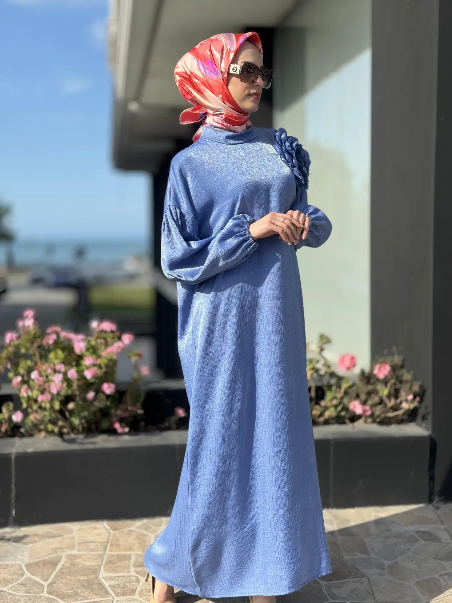 Kahma Düşük Omuz Balon Kol Broşlu Elbise