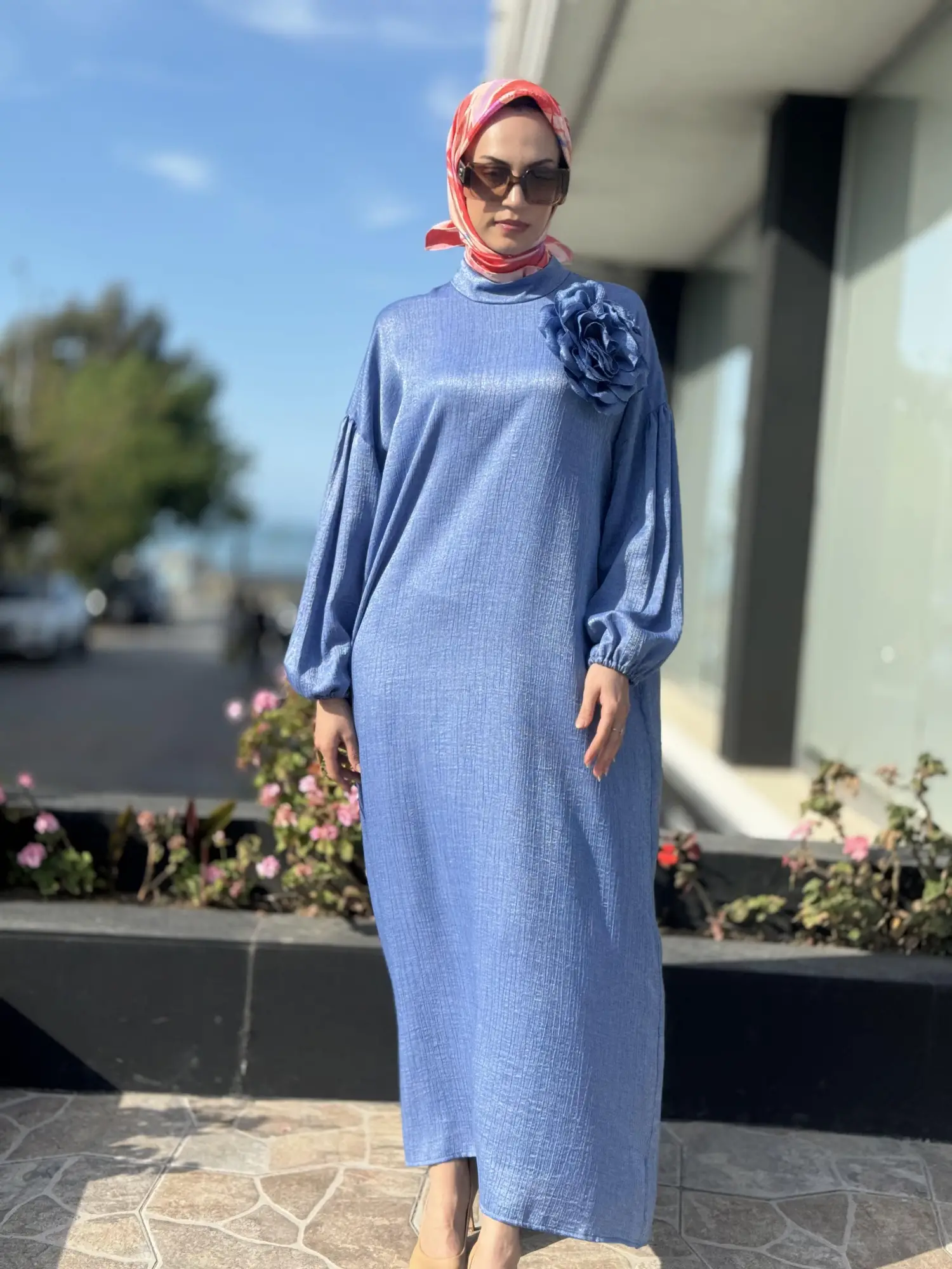 Kahma Düşük Omuz Balon Kol Broşlu Elbise