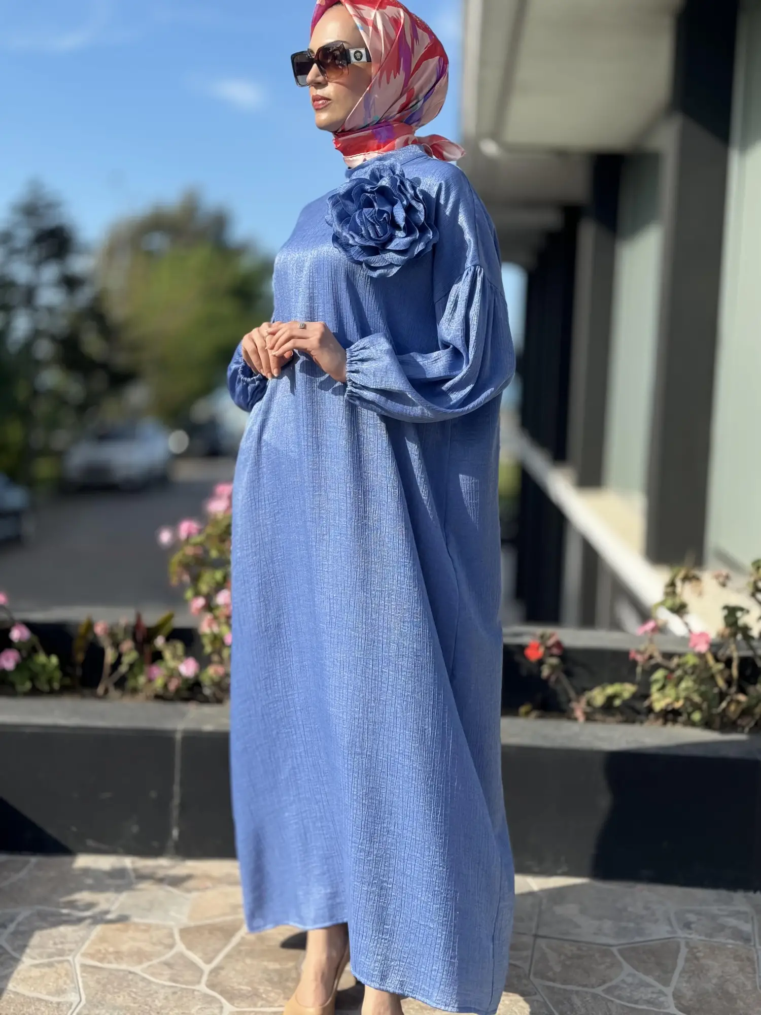 Kahma Düşük Omuz Balon Kol Broşlu Elbise