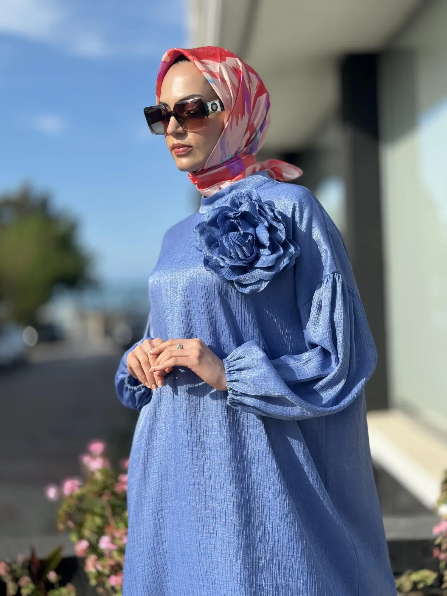 Kahma Düşük Omuz Balon Kol Broşlu Elbise