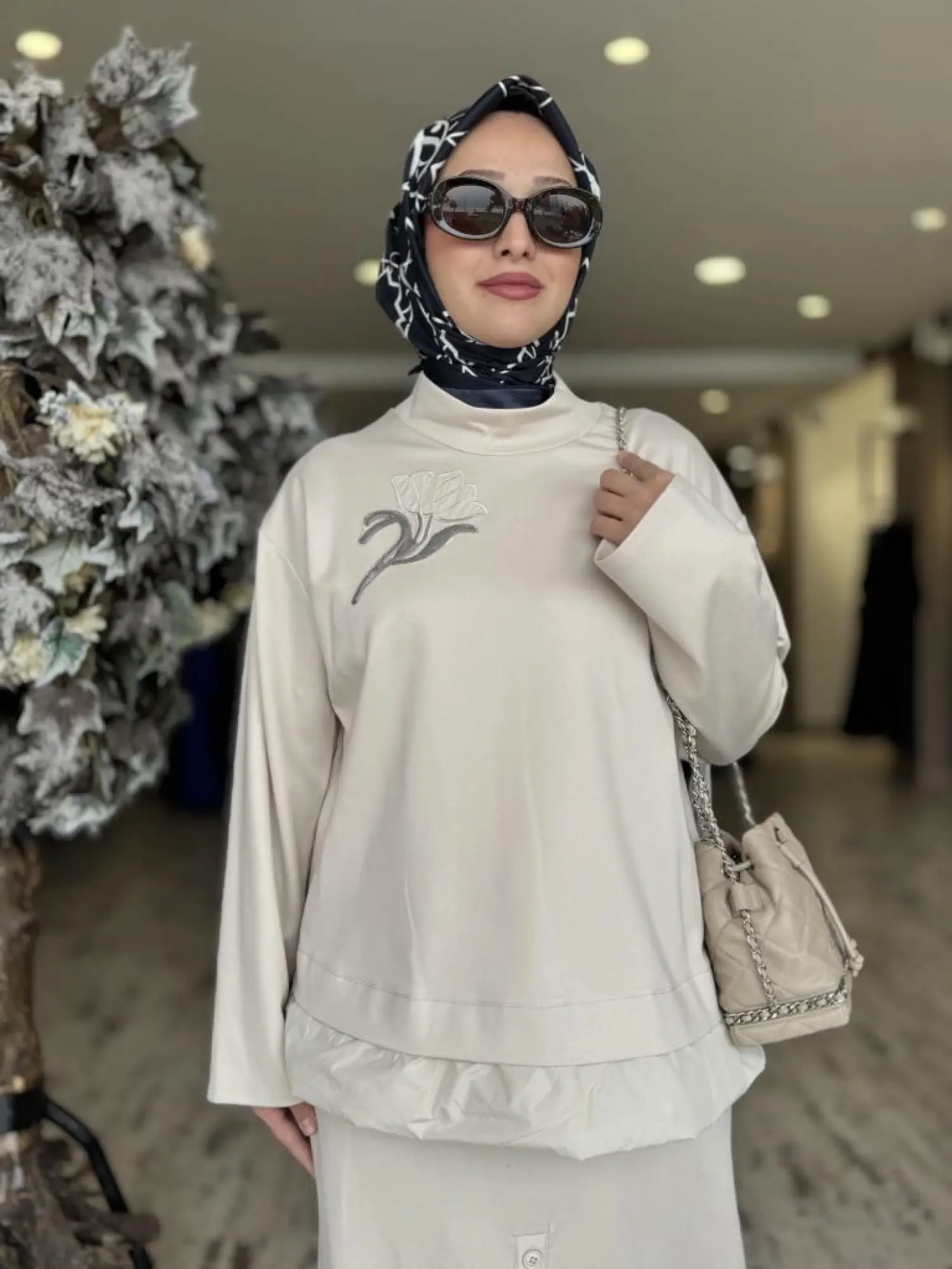 Kahma Omuz Gül Payet Detaylı Bluz