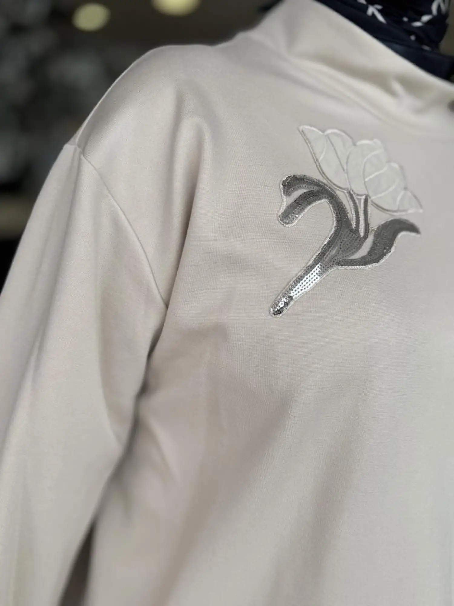 Kahma Omuz Gül Payet Detaylı Bluz