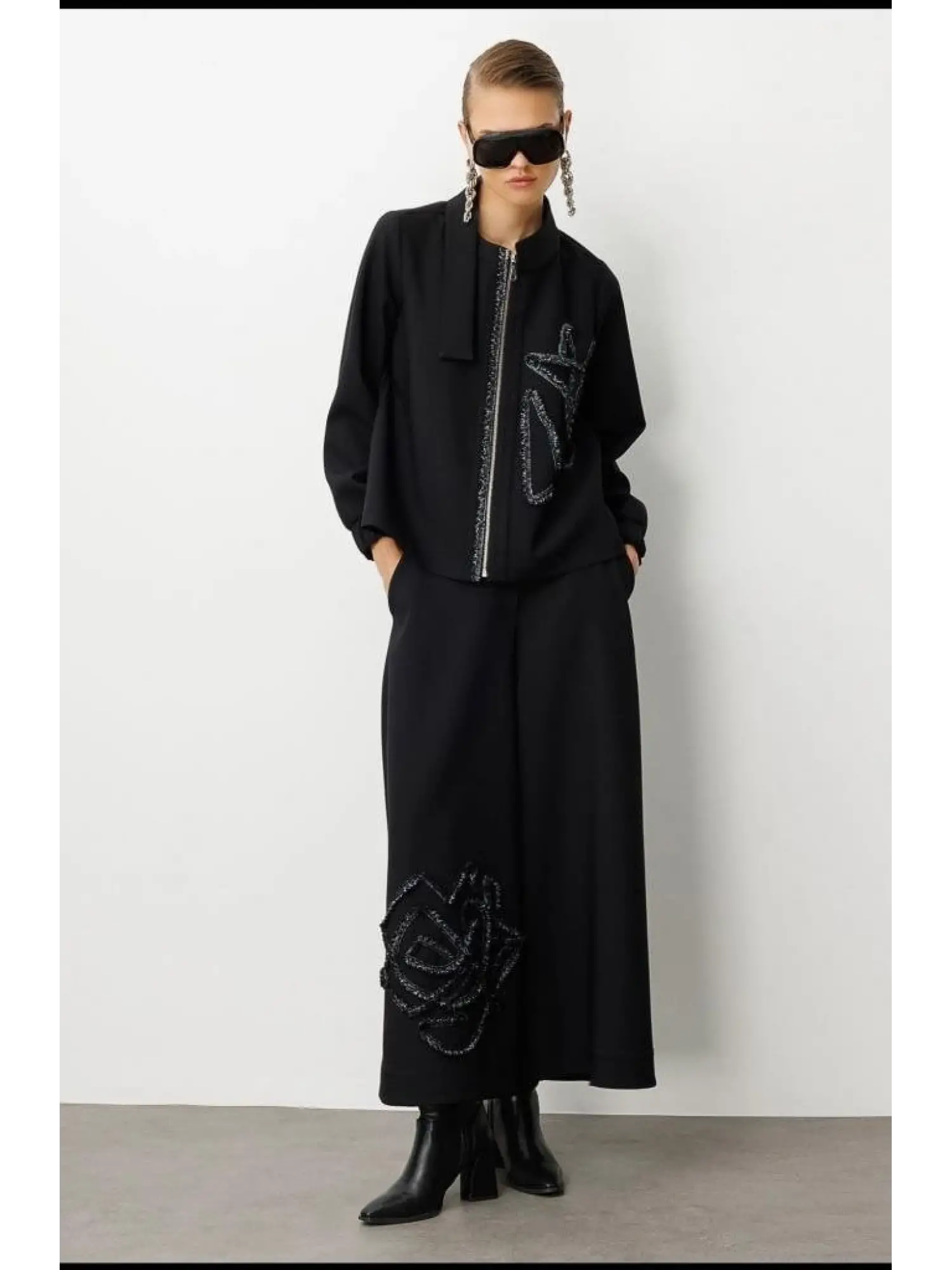 Kahma Paçası Kumaş İşlemeli Bol Paça Pantolon