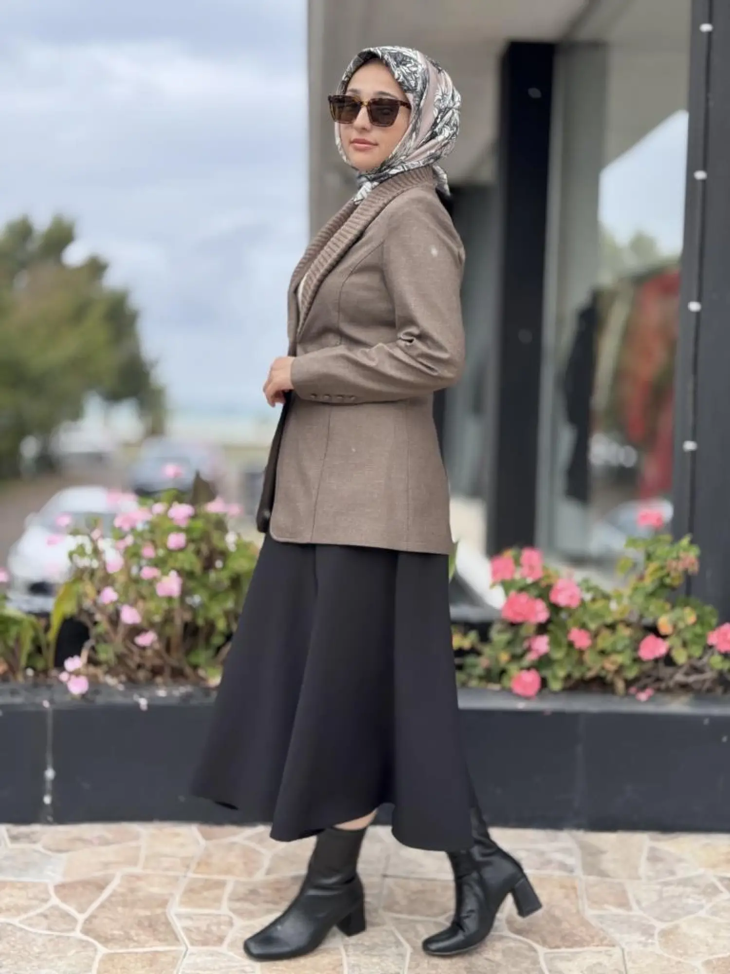 Kahma Parçalı Siyah Çan Etek