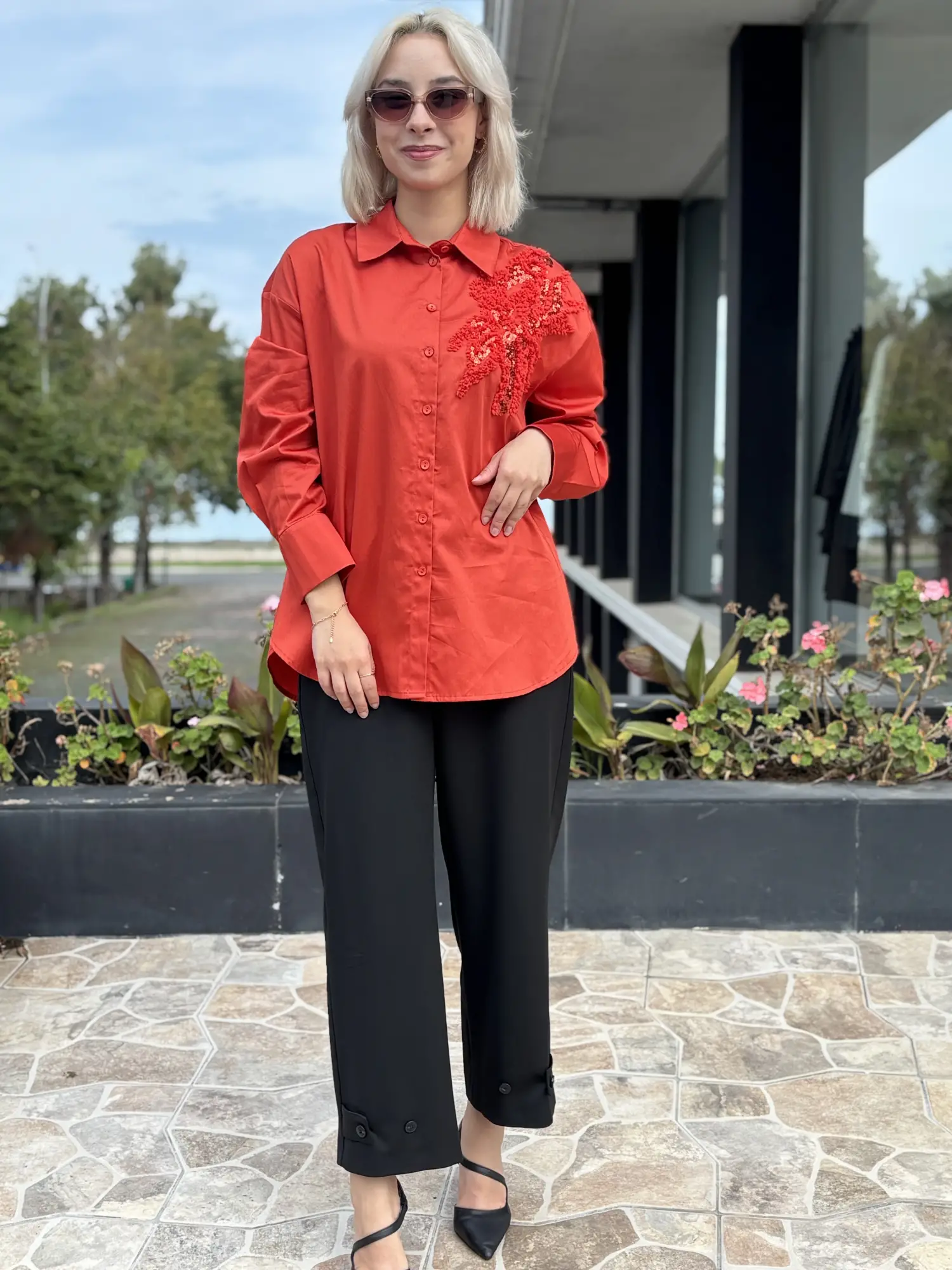 Kahma Yakası Payet İşlemeli Gömlek