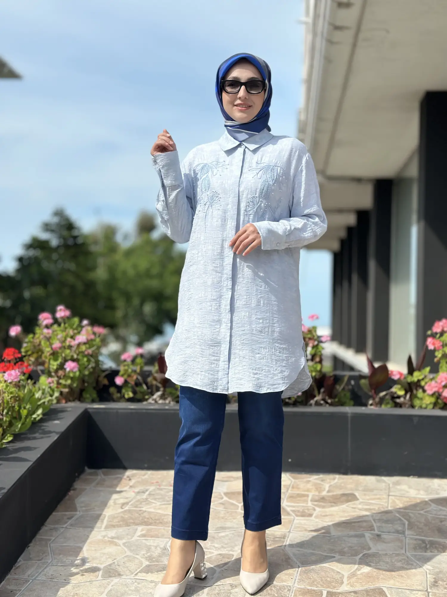 Kayra Yakası Nakış Ve Boncuk Detaylı Gömlek KA21187