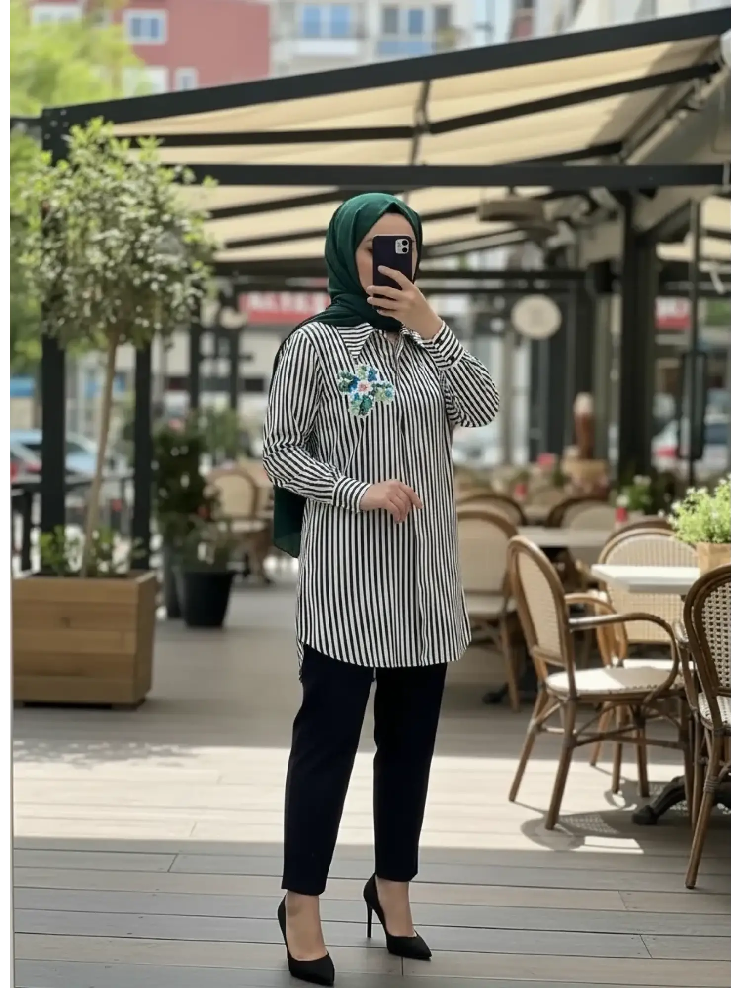 Kayra Yakası Payet Detaylı Çizgili Gömlek KA81052