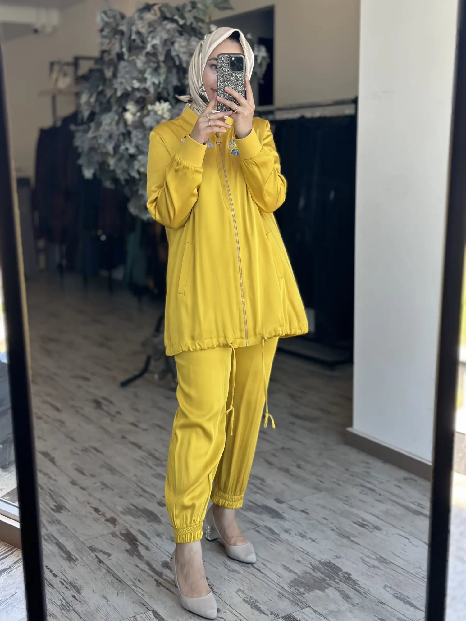Lisa Sırtı Ve Göğsü İşlemeli Ceket  Pantolon Takım 3026