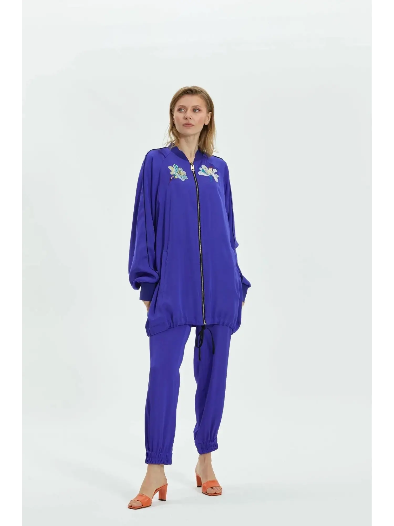 Lisa Sırtı Ve Göğsü İşlemeli Ceket  Pantolon Takım 3026