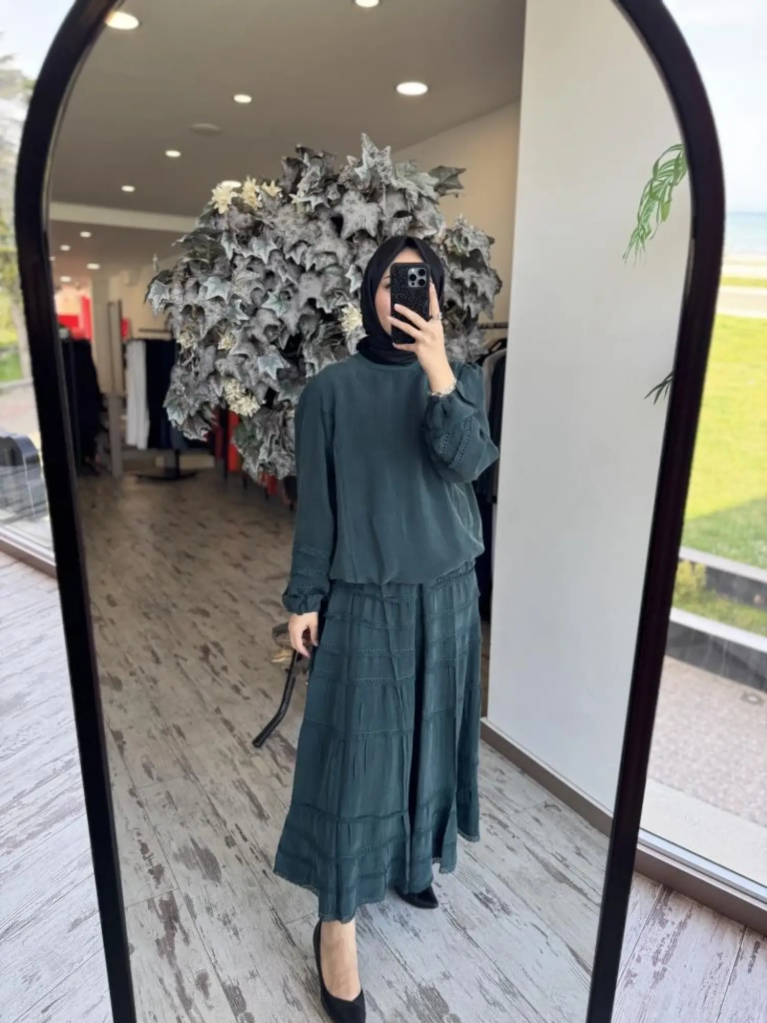 Misswhence Bluz Kolları ve Eteği Katkat Güpür Detaylı Bluz Etek Takım 37005