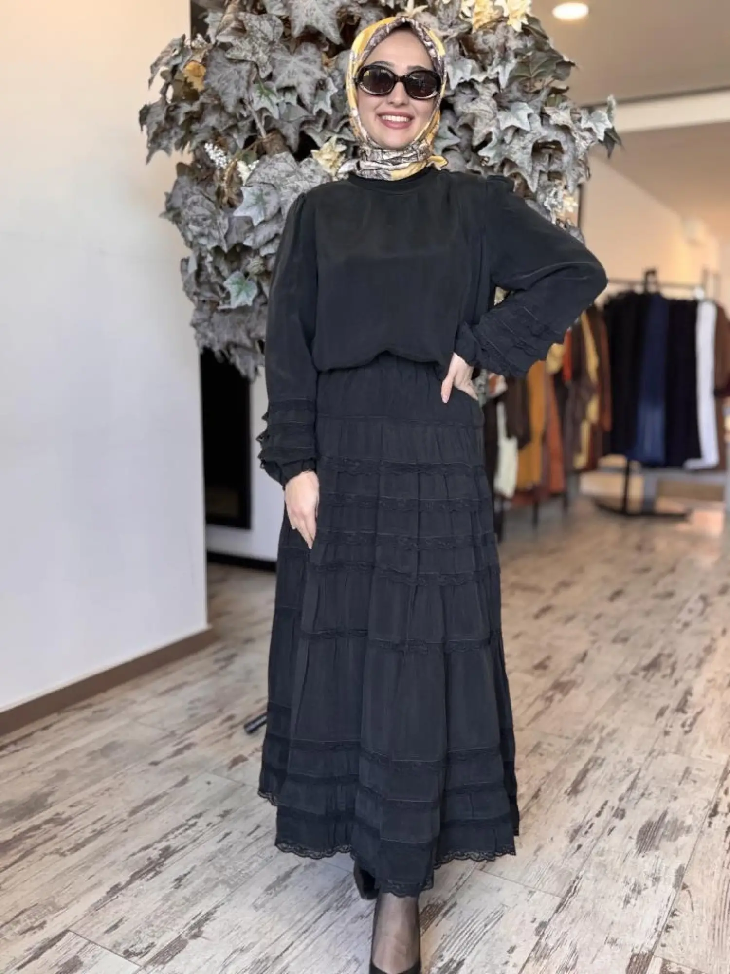 Misswhence Bluz Kolları ve Eteği Katkat Güpür Detaylı Bluz Etek Takım 37005