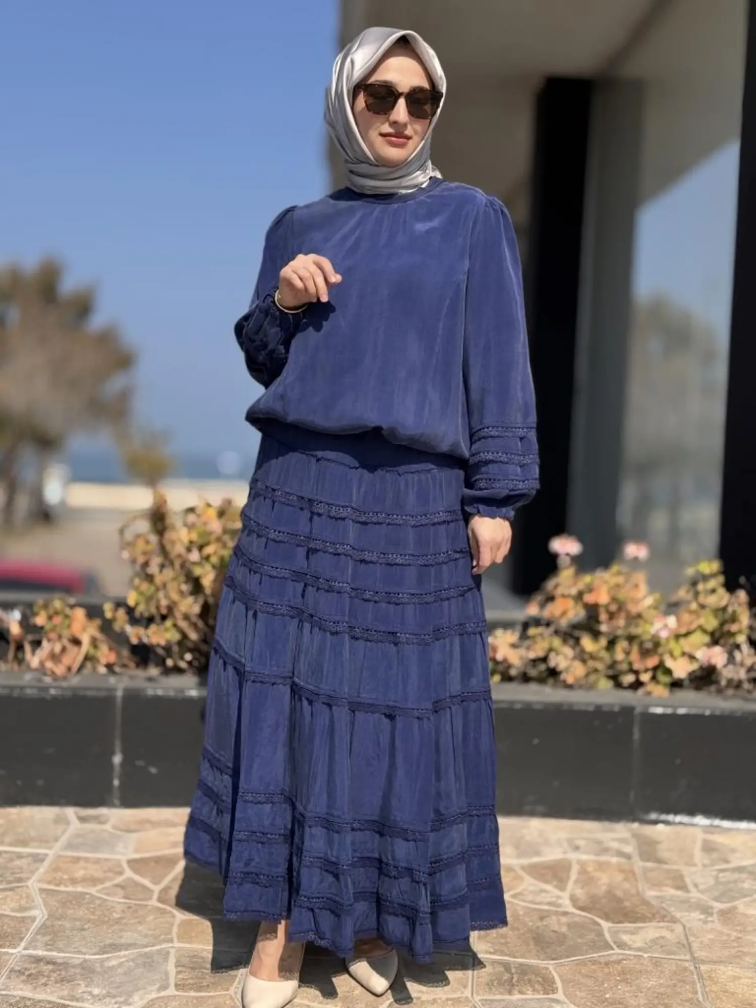 Misswhence Bluz Kolları ve Eteği Katkat Güpür Detaylı Bluz Etek Takım 37005