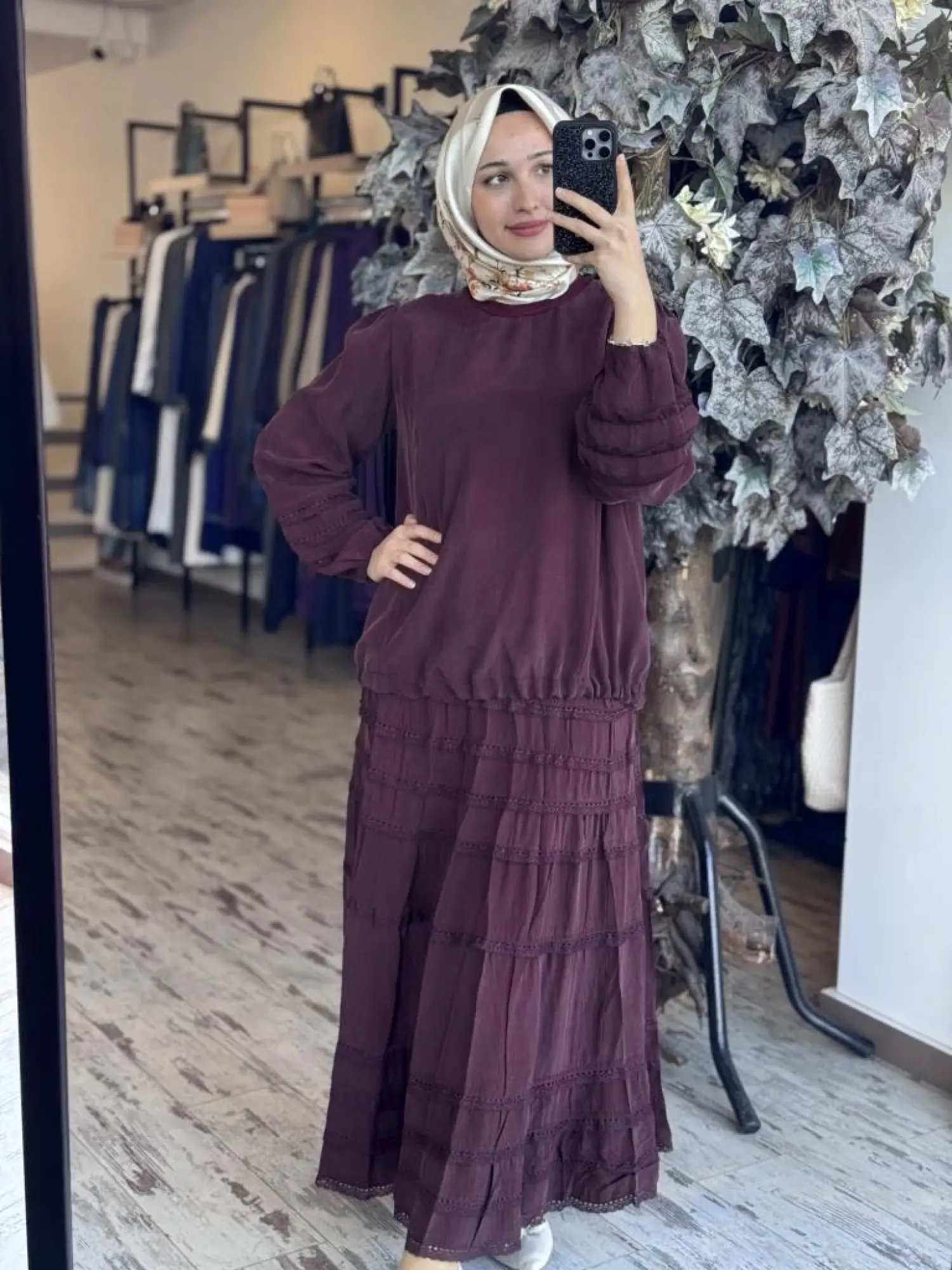 Misswhence Bluz Kolları ve Eteği Katkat Güpür Detaylı Bluz Etek Takım 37005