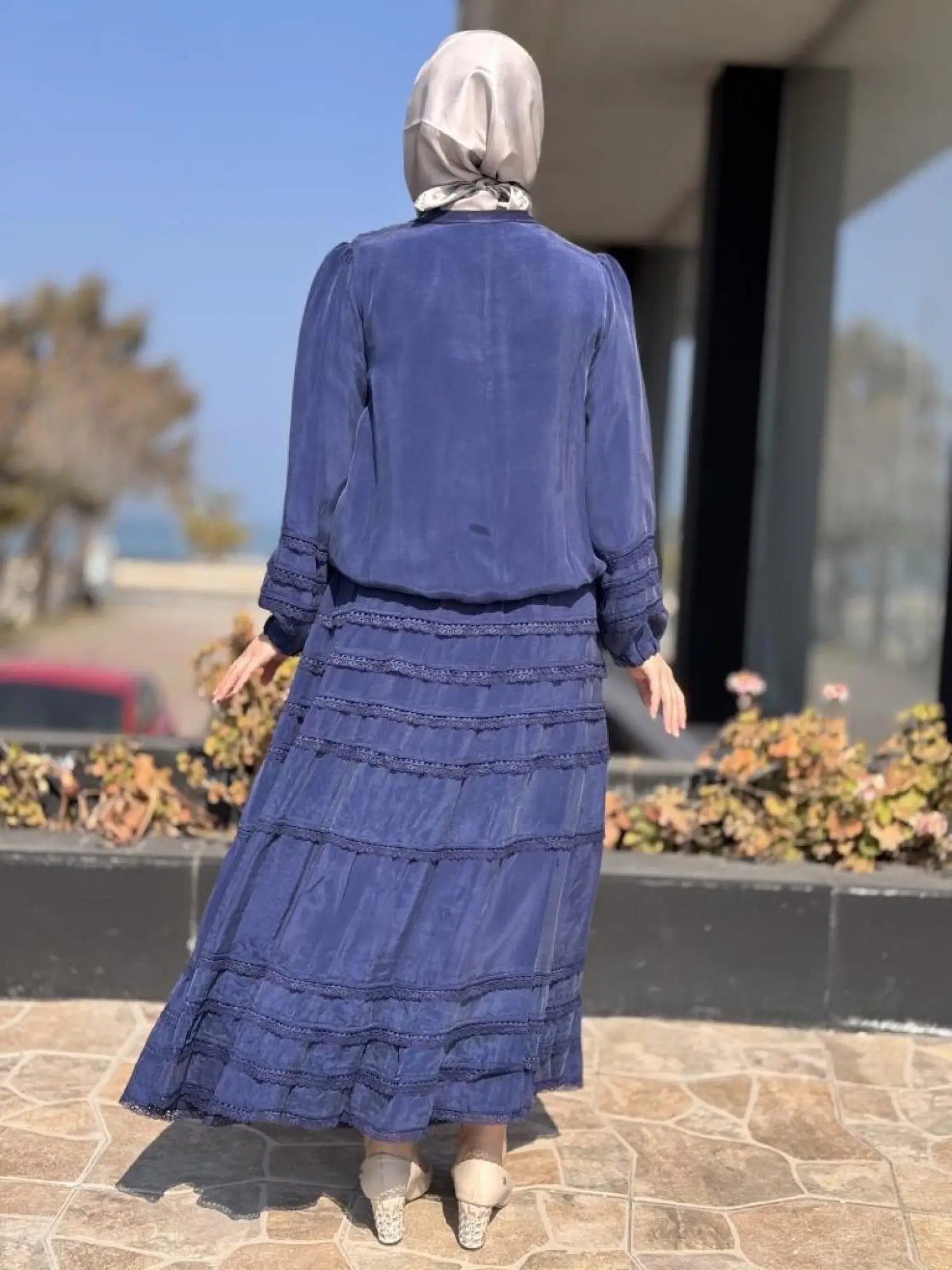 Misswhence Bluz Kolları ve Eteği Katkat Güpür Detaylı Bluz Etek Takım 37005