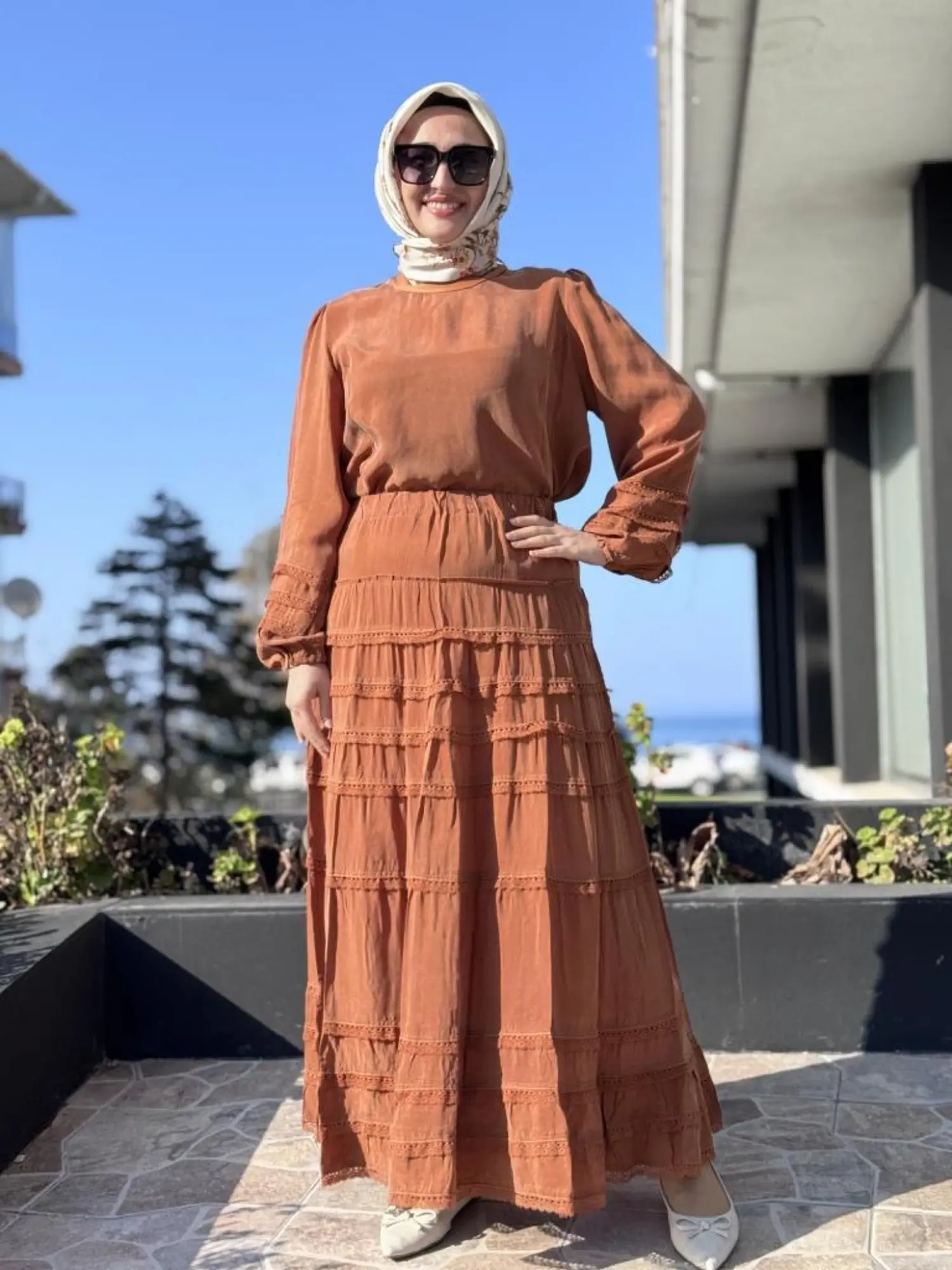 Misswhence Bluz Kolları ve Eteği Katkat Güpür Detaylı Bluz Etek Takım 37005