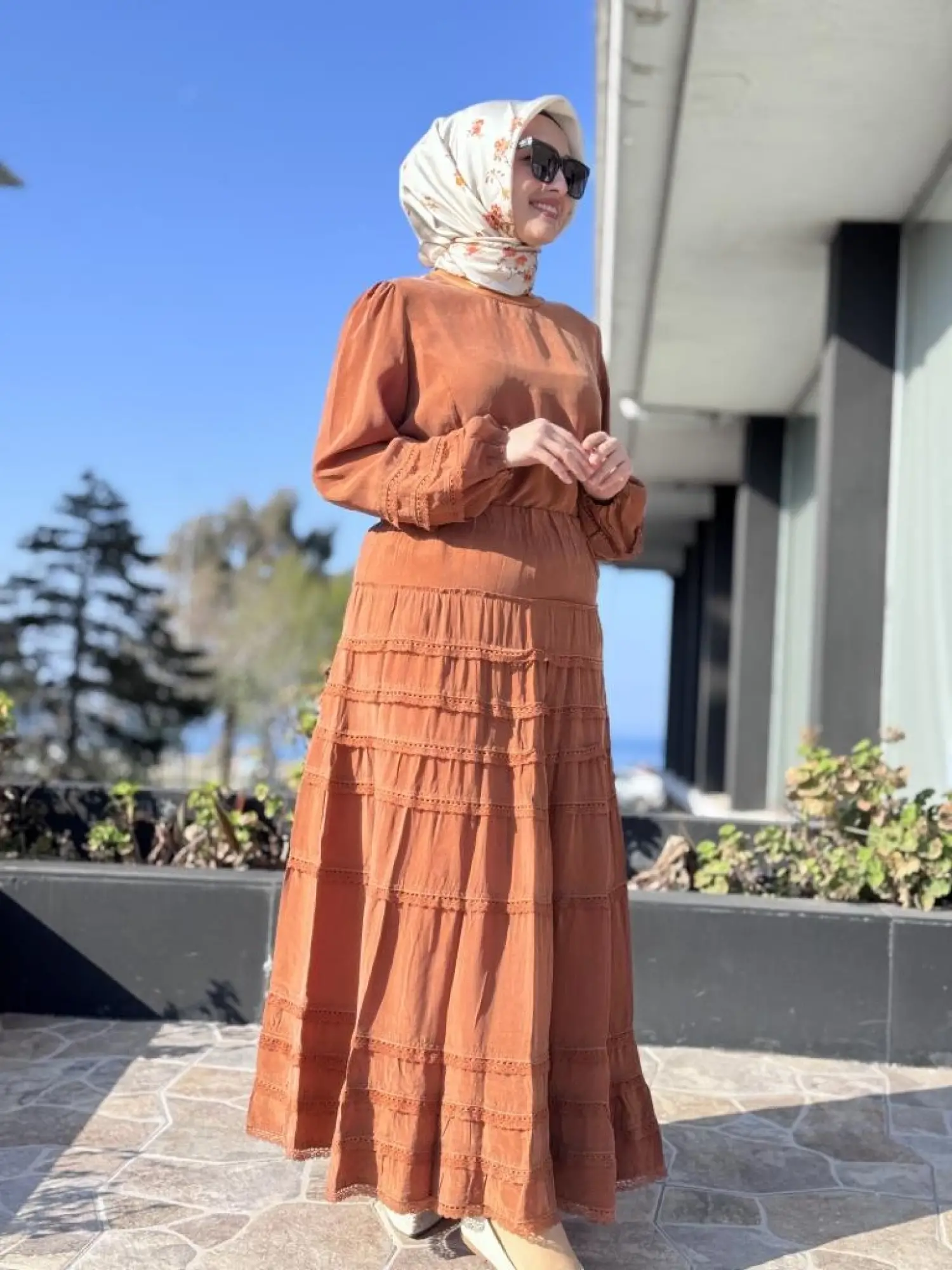 Misswhence Bluz Kolları ve Eteği Katkat Güpür Detaylı Bluz Etek Takım 37005