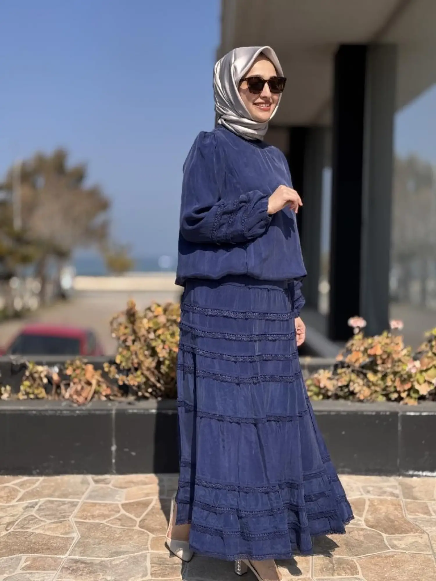 Misswhence Bluz Kolları ve Eteği Katkat Güpür Detaylı Bluz Etek Takım 37005