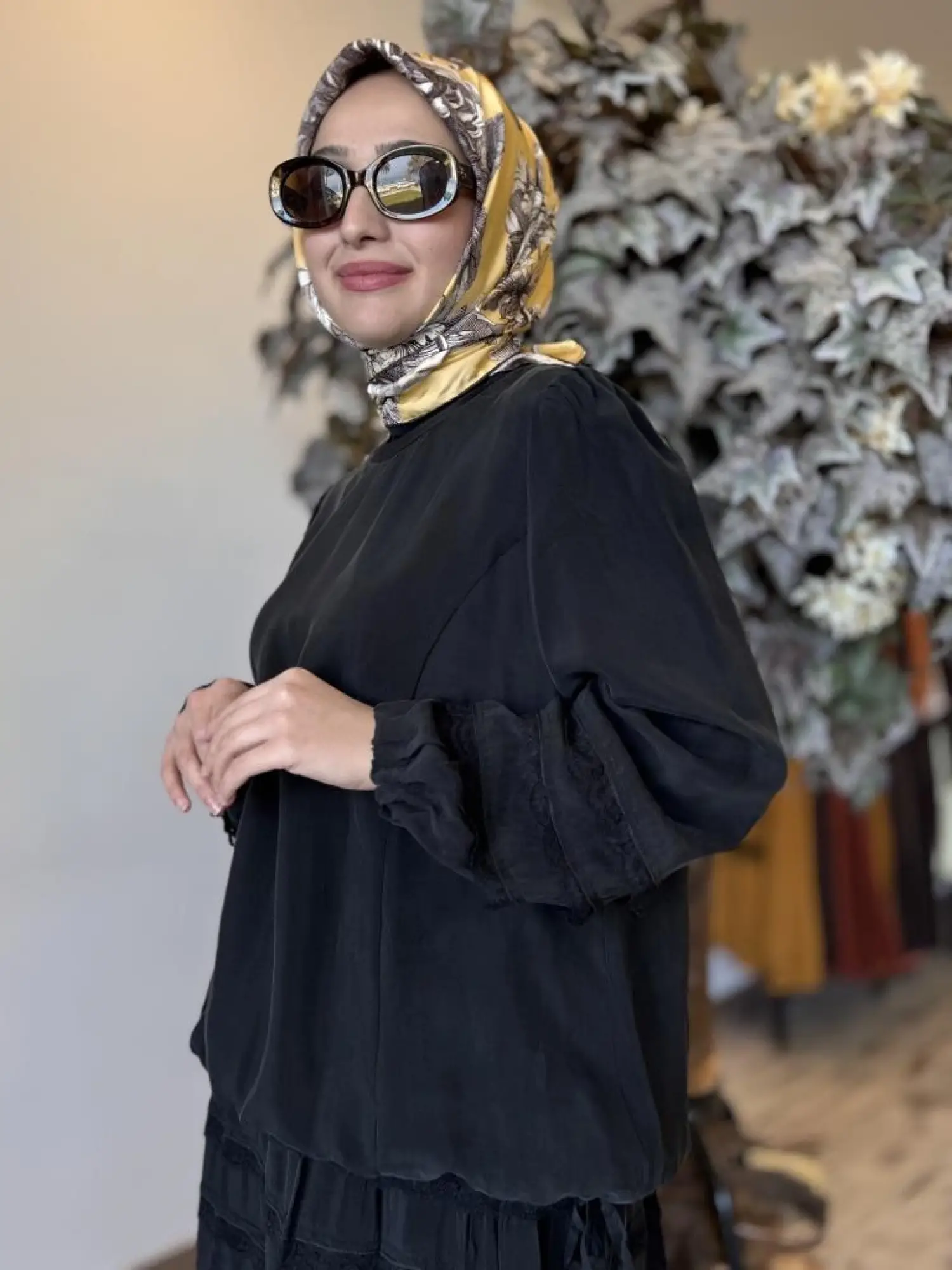 Misswhence Bluz Kolları ve Eteği Katkat Güpür Detaylı Bluz Etek Takım 37005