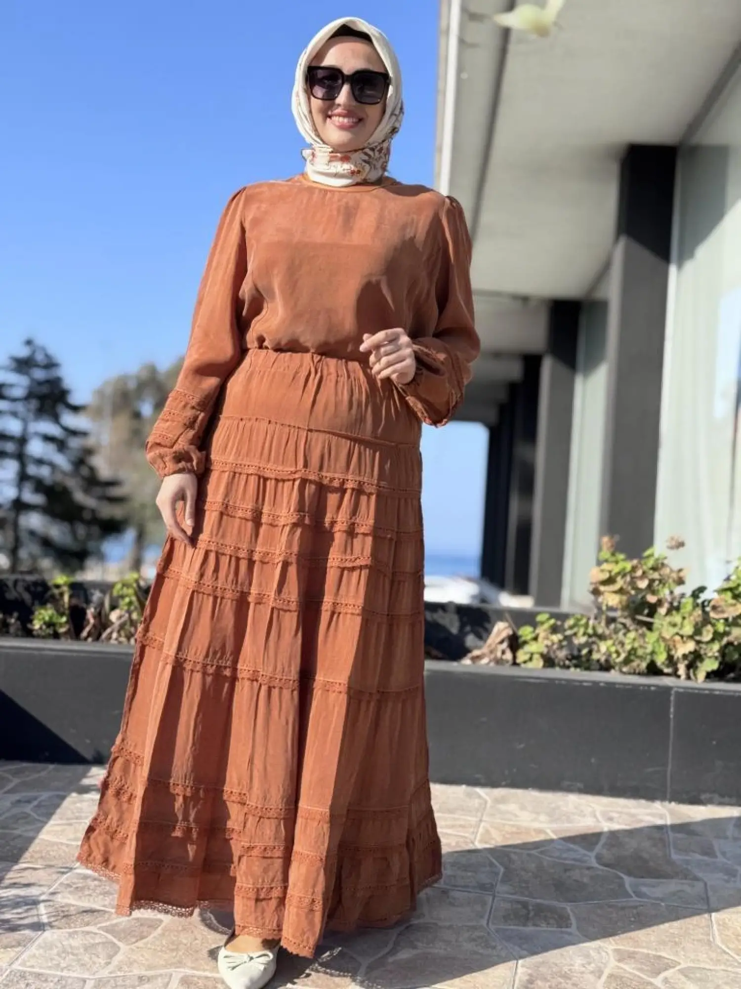 Misswhence Bluz Kolları ve Eteği Katkat Güpür Detaylı Bluz Etek Takım 37005