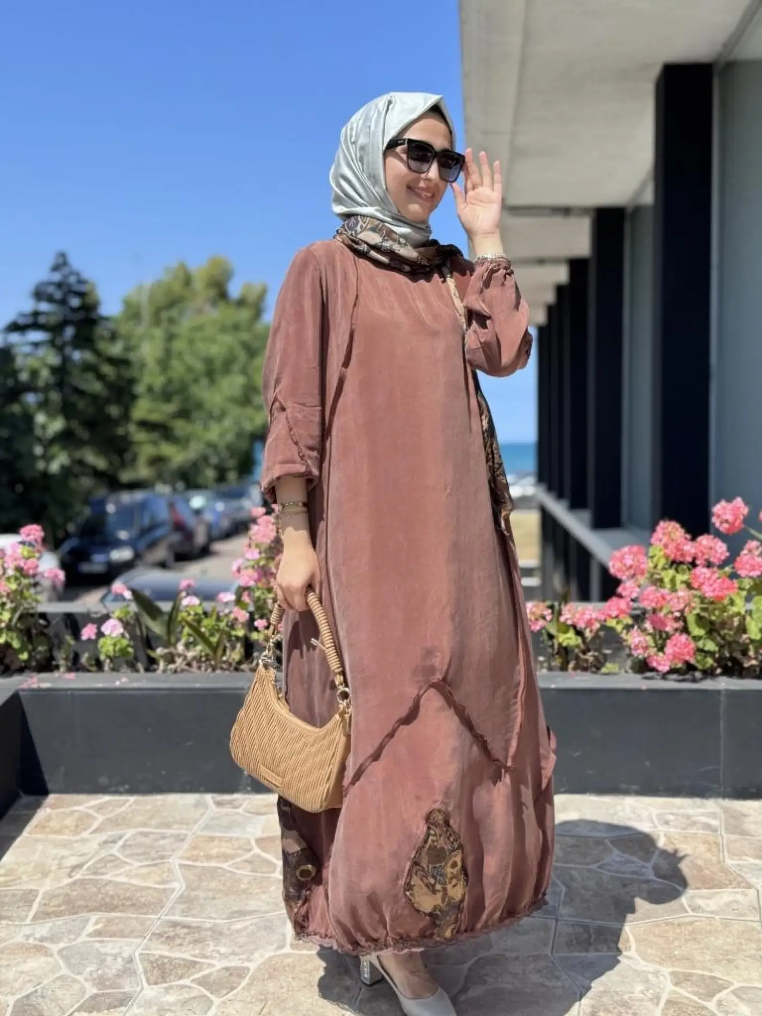 Misswhence Güpür ve Patcwork Detaylı Büyük Beden Şallı Cupra İpek Elbise V3150