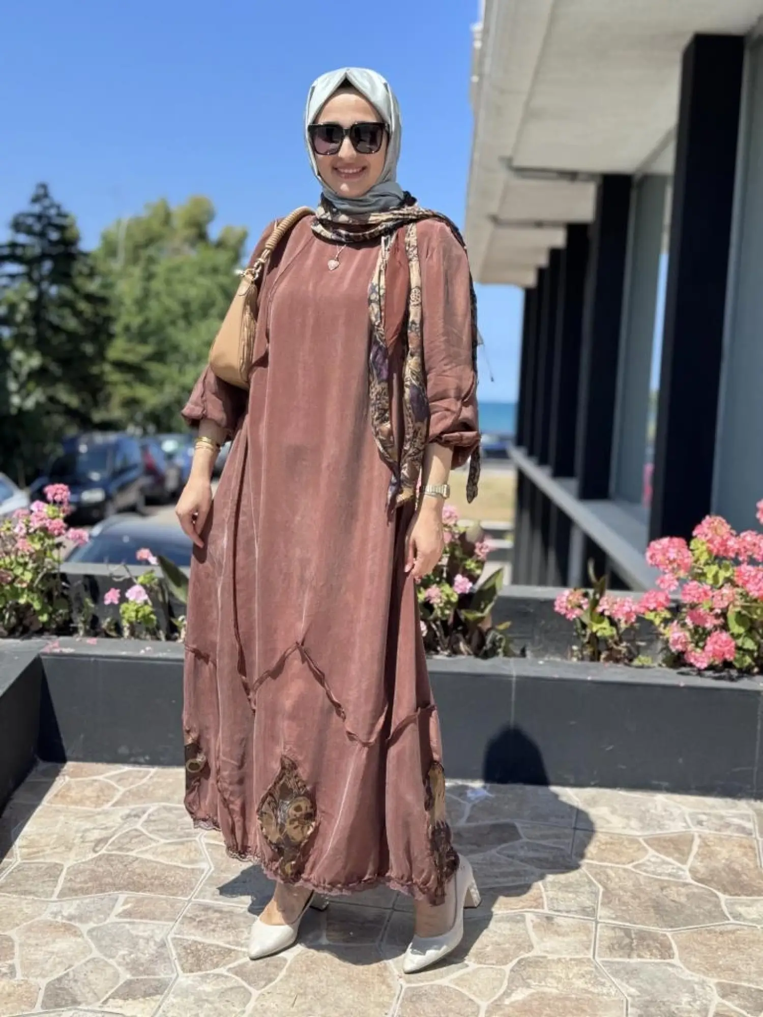 Misswhence Güpür ve Patcwork Detaylı Büyük Beden Şallı Cupra İpek Elbise V3150