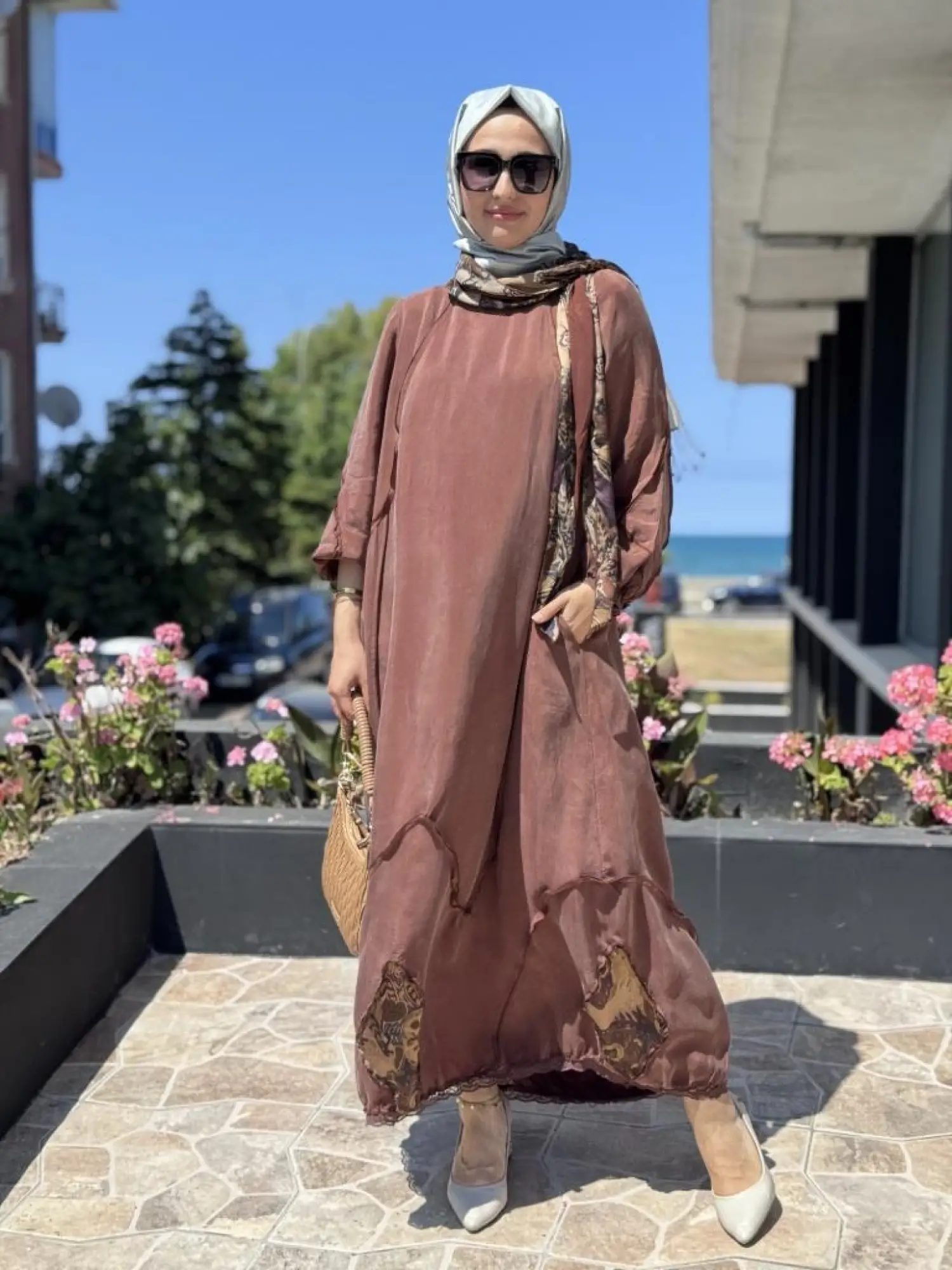 Misswhence Güpür ve Patcwork Detaylı Büyük Beden Şallı Cupra İpek Elbise V3150