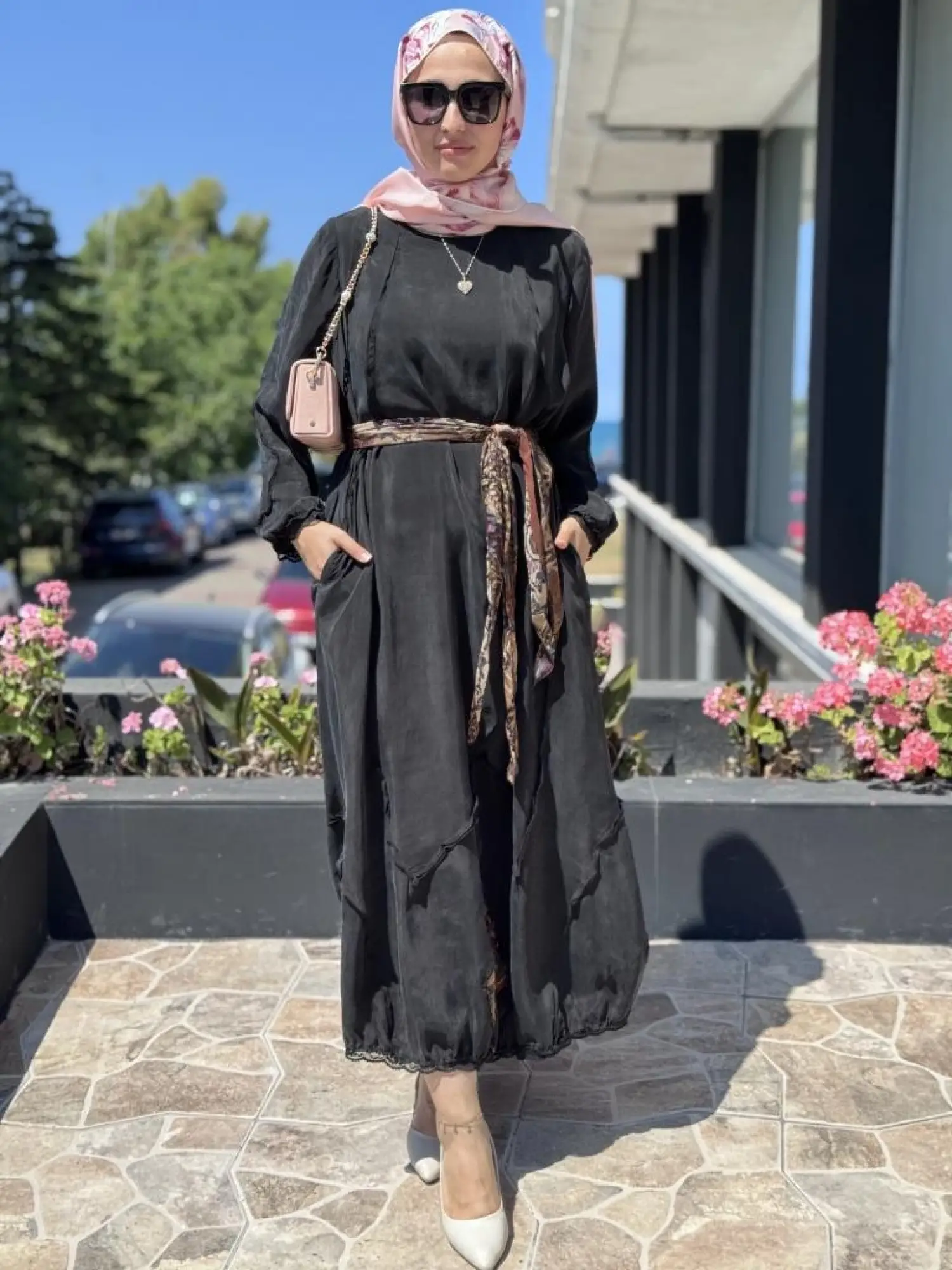 Misswhence Güpür ve Patcwork Detaylı Büyük Beden Şallı Cupra İpek Elbise V3150