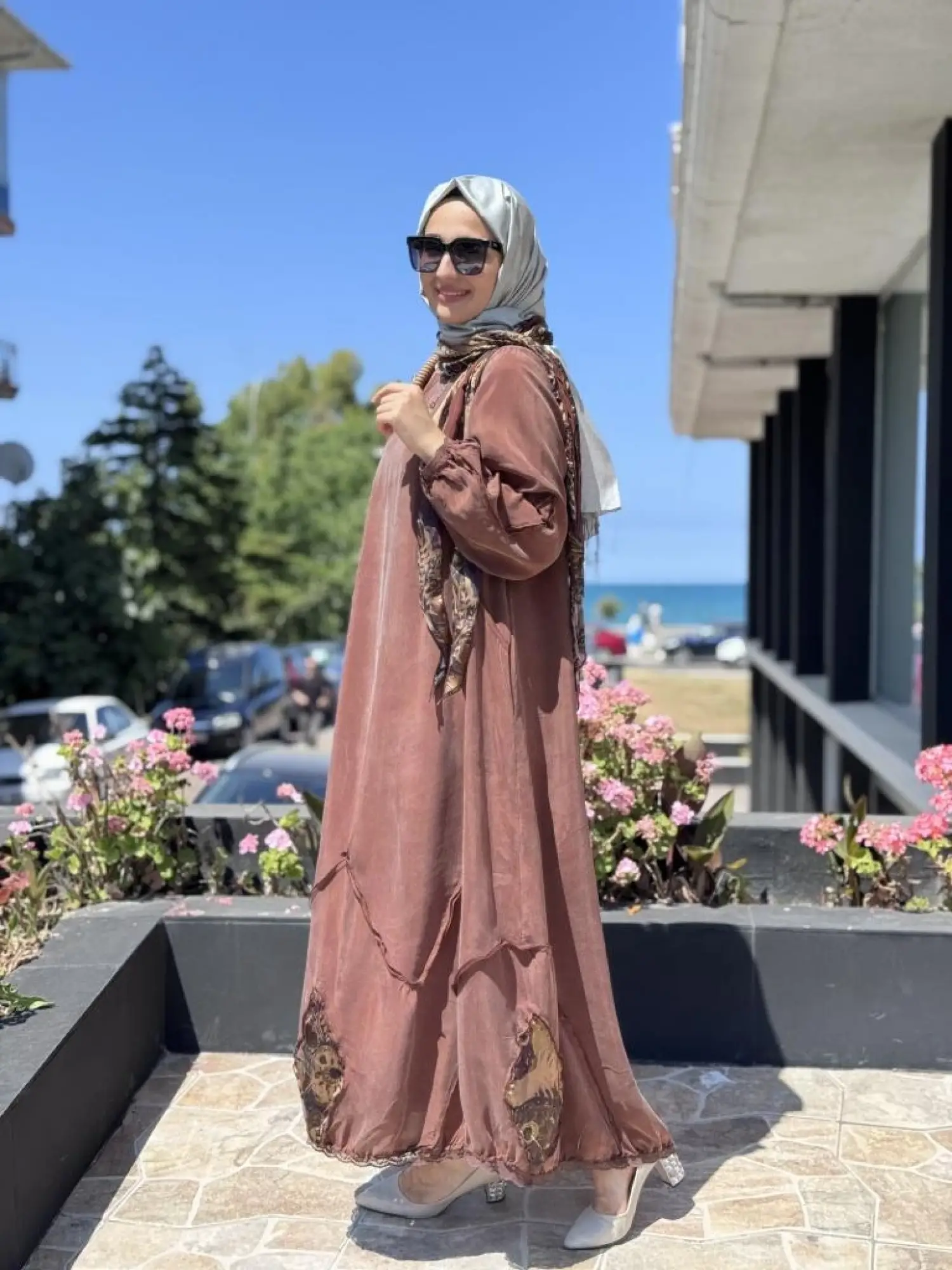 Misswhence Güpür ve Patcwork Detaylı Büyük Beden Şallı Cupra İpek Elbise V3150