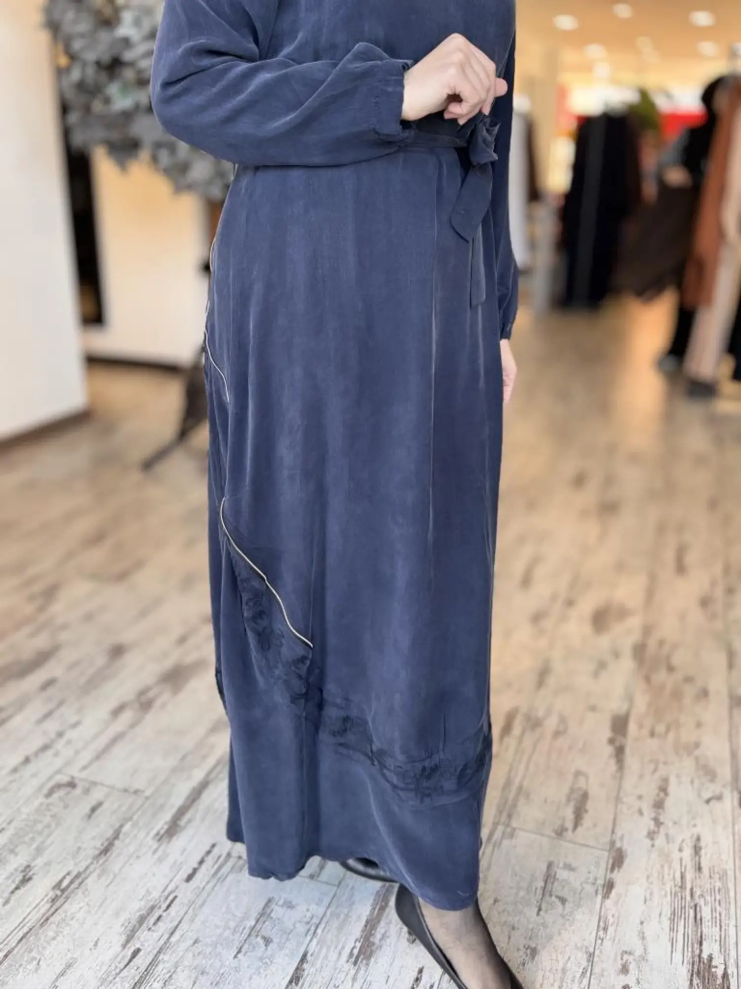 Misswhence Nakış ve Fermuar Detaylı Cupra İpek Elbise 37800