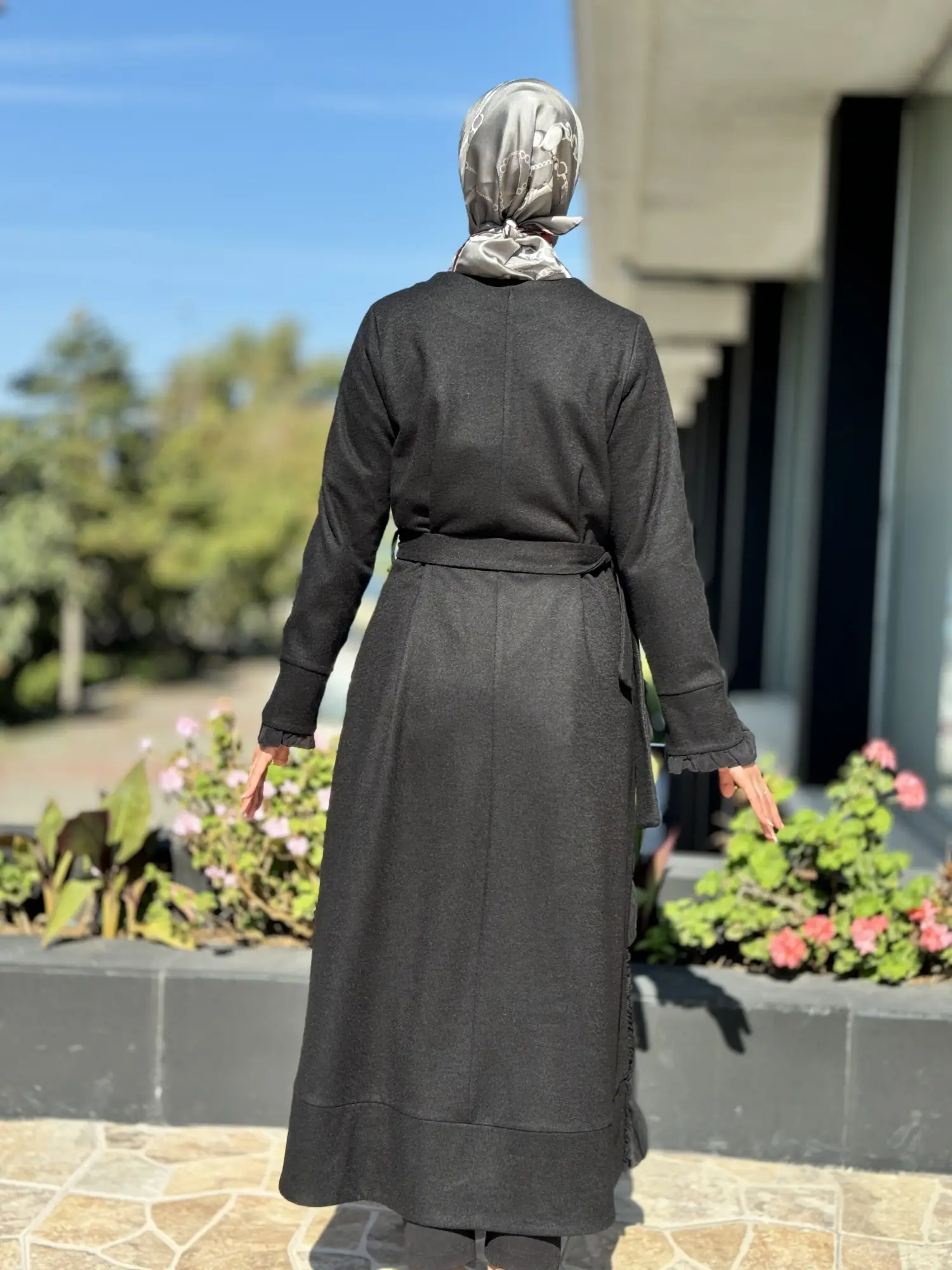 Misswhence Nakış ve İpek Fırfır Detaylı Ezme Keçe Siyah Pardesü 36500