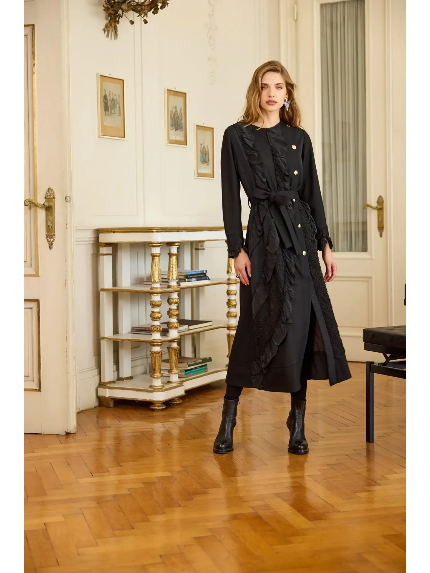 Misswhence Nakış ve İpek Fırfır Detaylı Ezme Keçe Siyah Pardesü 36500