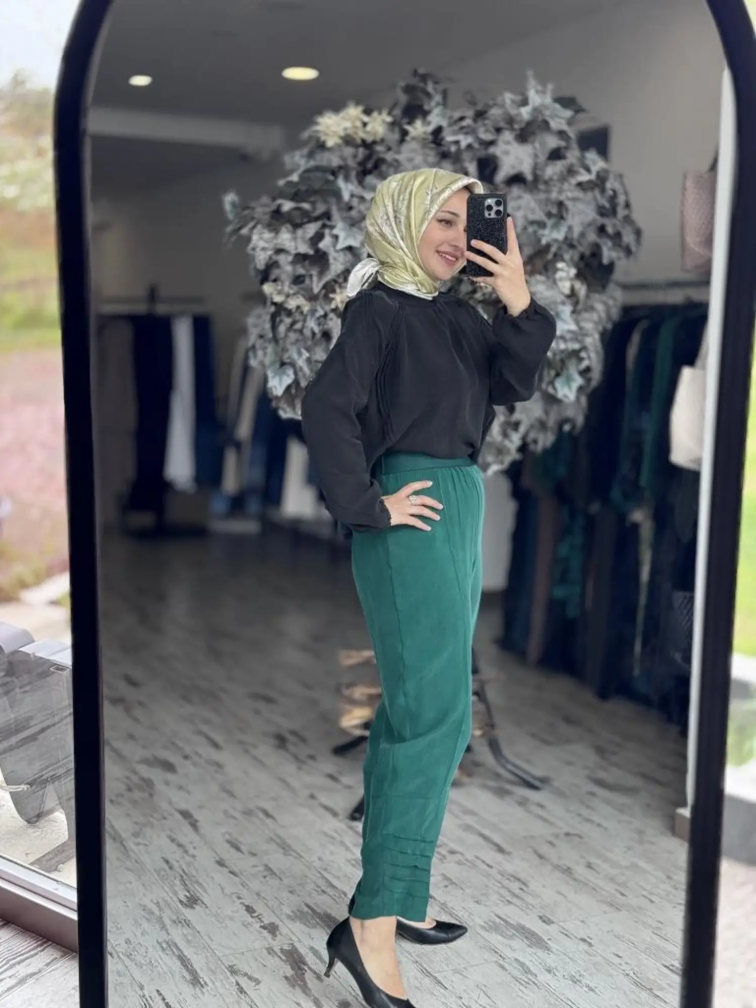 Misswhence Paçası Drape Detaylı Beli Lastikli Cupra İpek Pantolon 37108