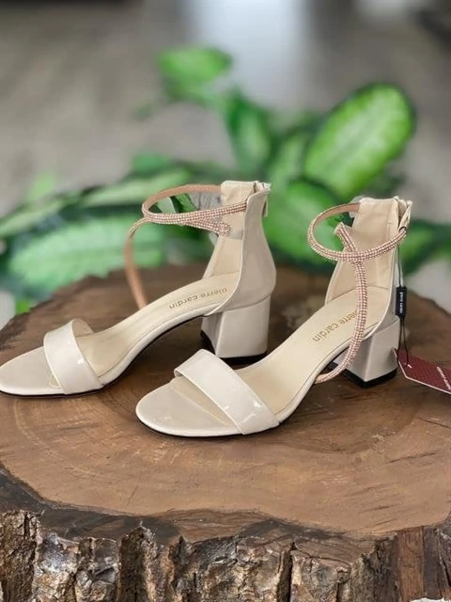 Pierre Cardin Bilek Bağcığı Taşlı Bej Rugan Kadın Ayakkabı 52215