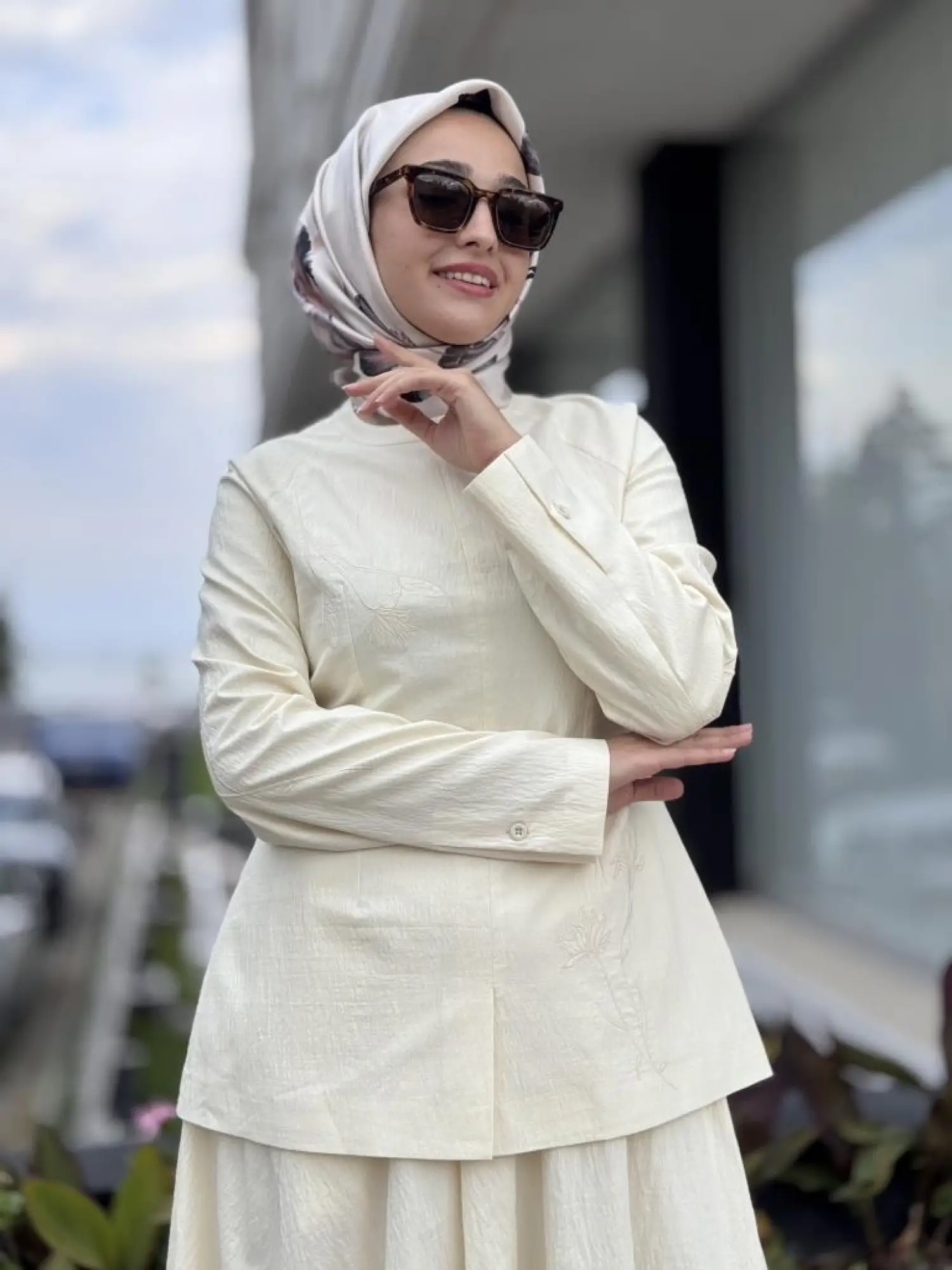 QooQ Store Nakış Detaylı Çift Yönlü Bluz Etek Takım 26FW210