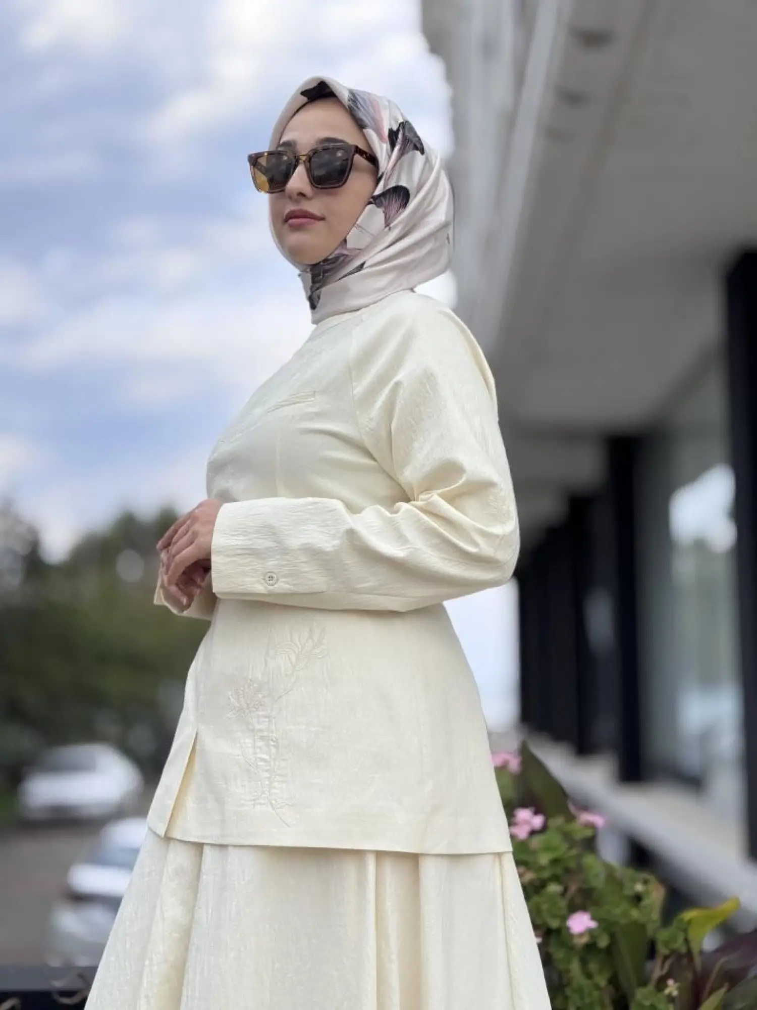 QooQ Store Nakış Detaylı Çift Yönlü Bluz Etek Takım 26FW210