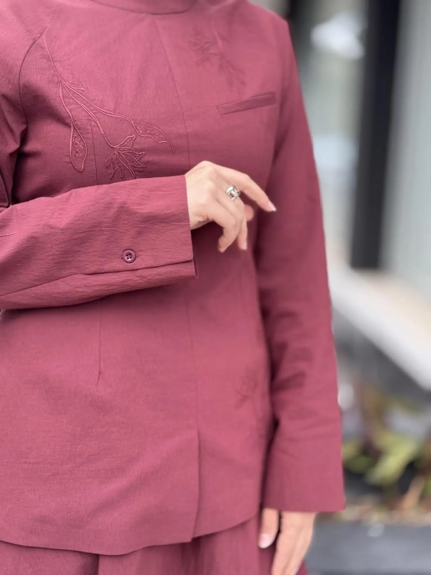 QooQ Store Nakış Detaylı Çift Yönlü Bluz Etek Takım 26FW210