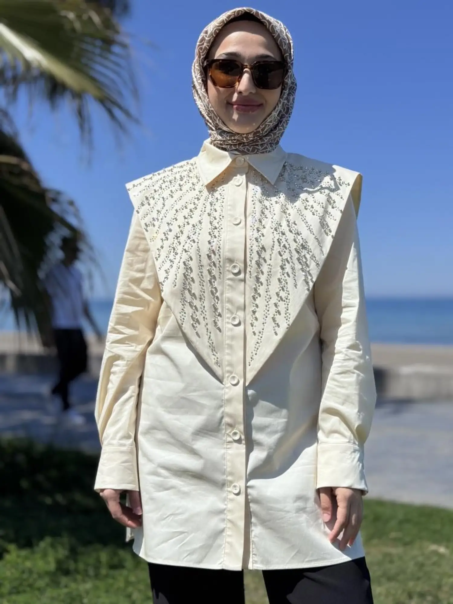 Qupra Göğsü Taş Detaylı Poplin Gömlek WAB84004