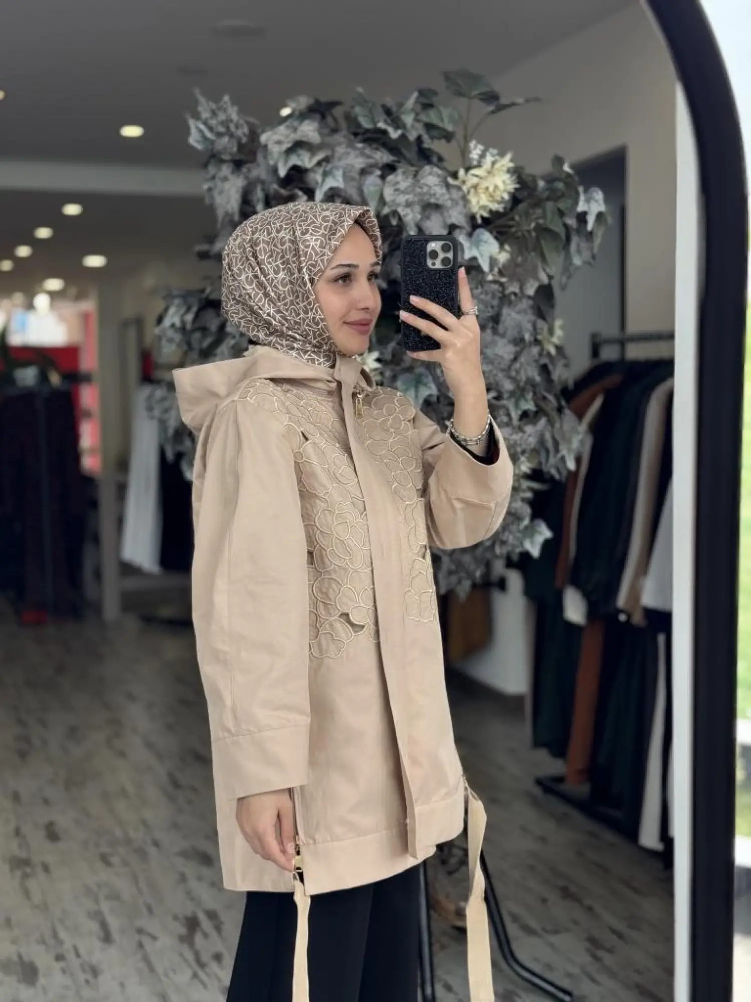 Qupra Kapüşonlu Nakış Detaylı Lazer Kesim Kap WAB81002