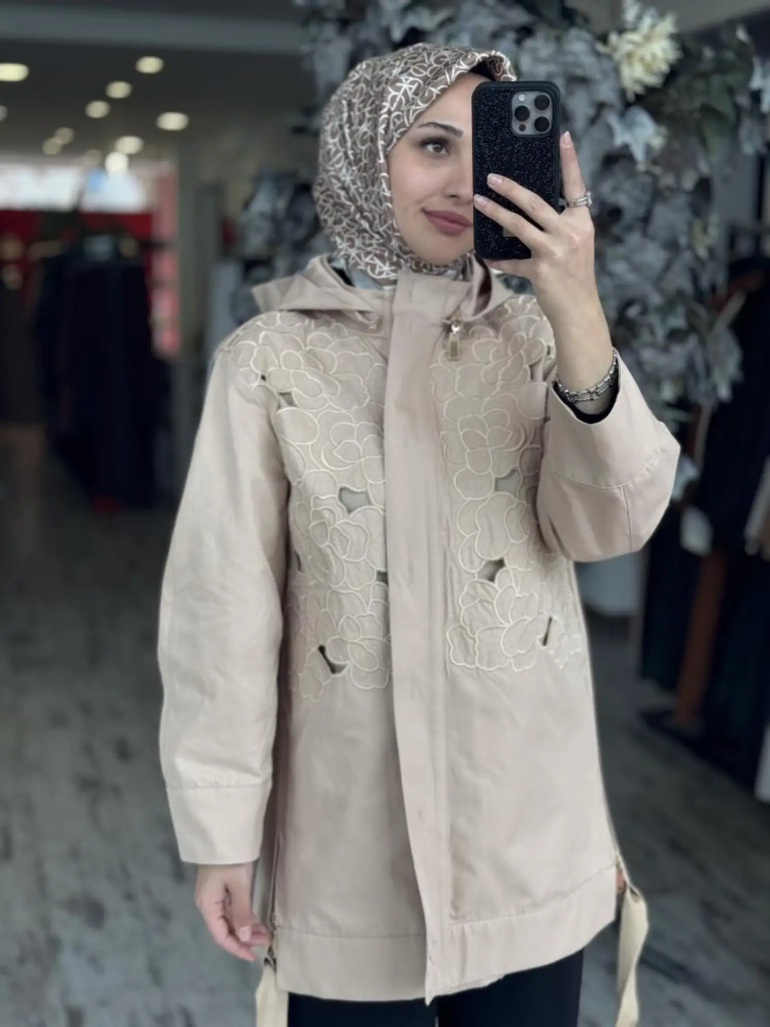 Qupra Kapüşonlu Nakış Detaylı Lazer Kesim Kap WAB81002