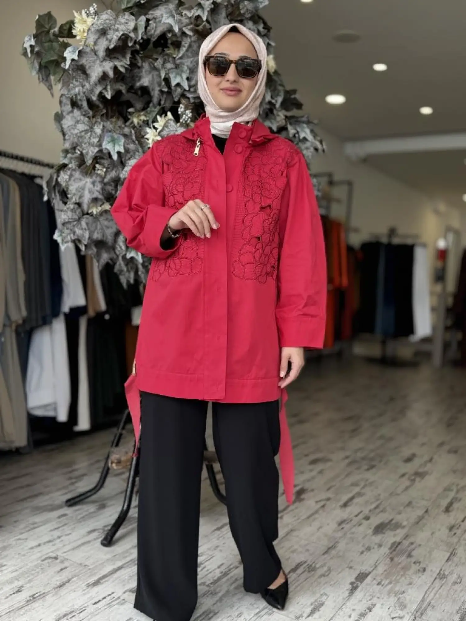 Qupra Kapüşonlu Nakış Detaylı Lazer Kesim Kap WAB81002