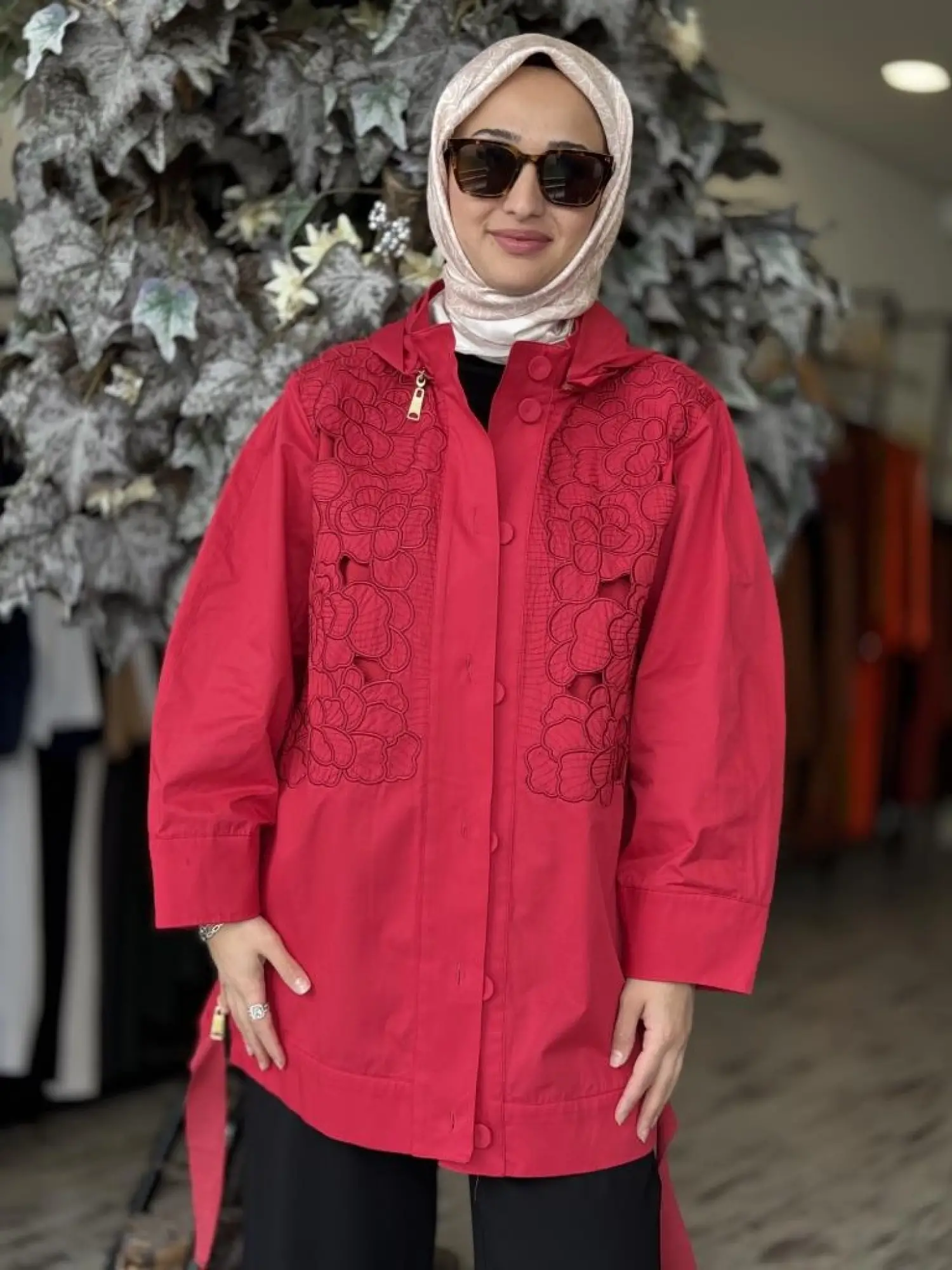 Qupra Kapüşonlu Nakış Detaylı Lazer Kesim Kap WAB81002