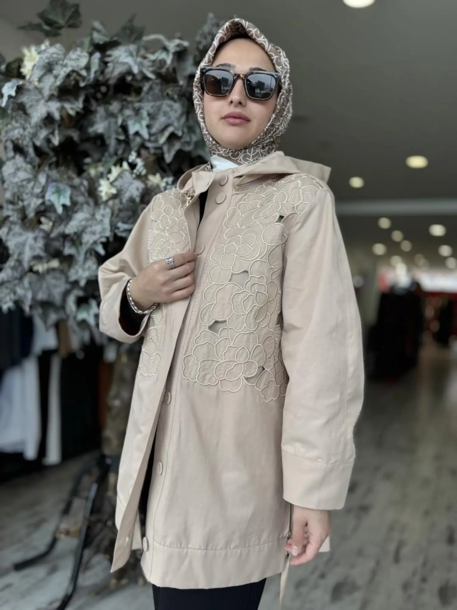 Qupra Kapüşonlu Nakış Detaylı Lazer Kesim Kap WAB81002