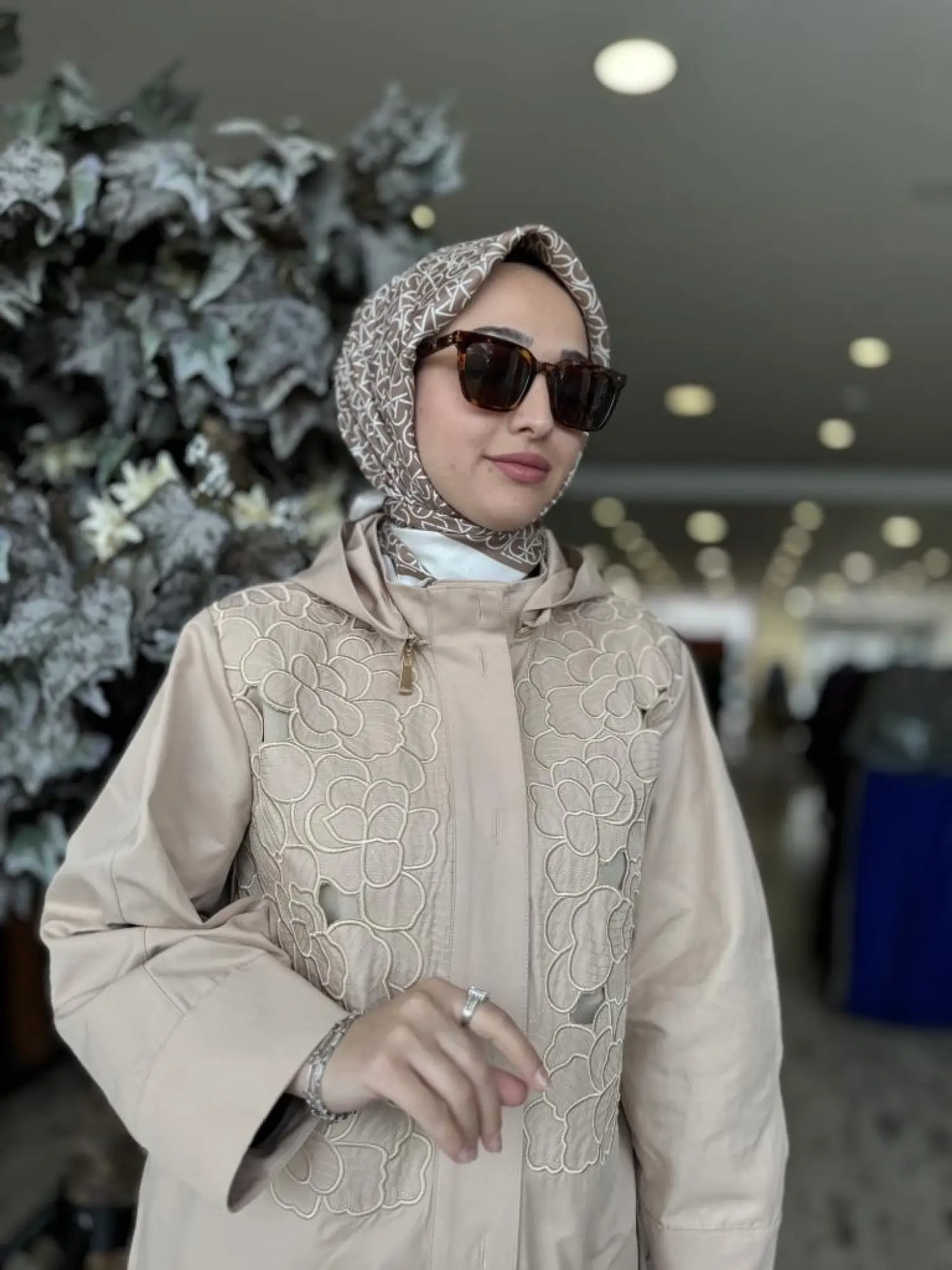 Qupra Kapüşonlu Nakış Detaylı Lazer Kesim Kap WAB81002