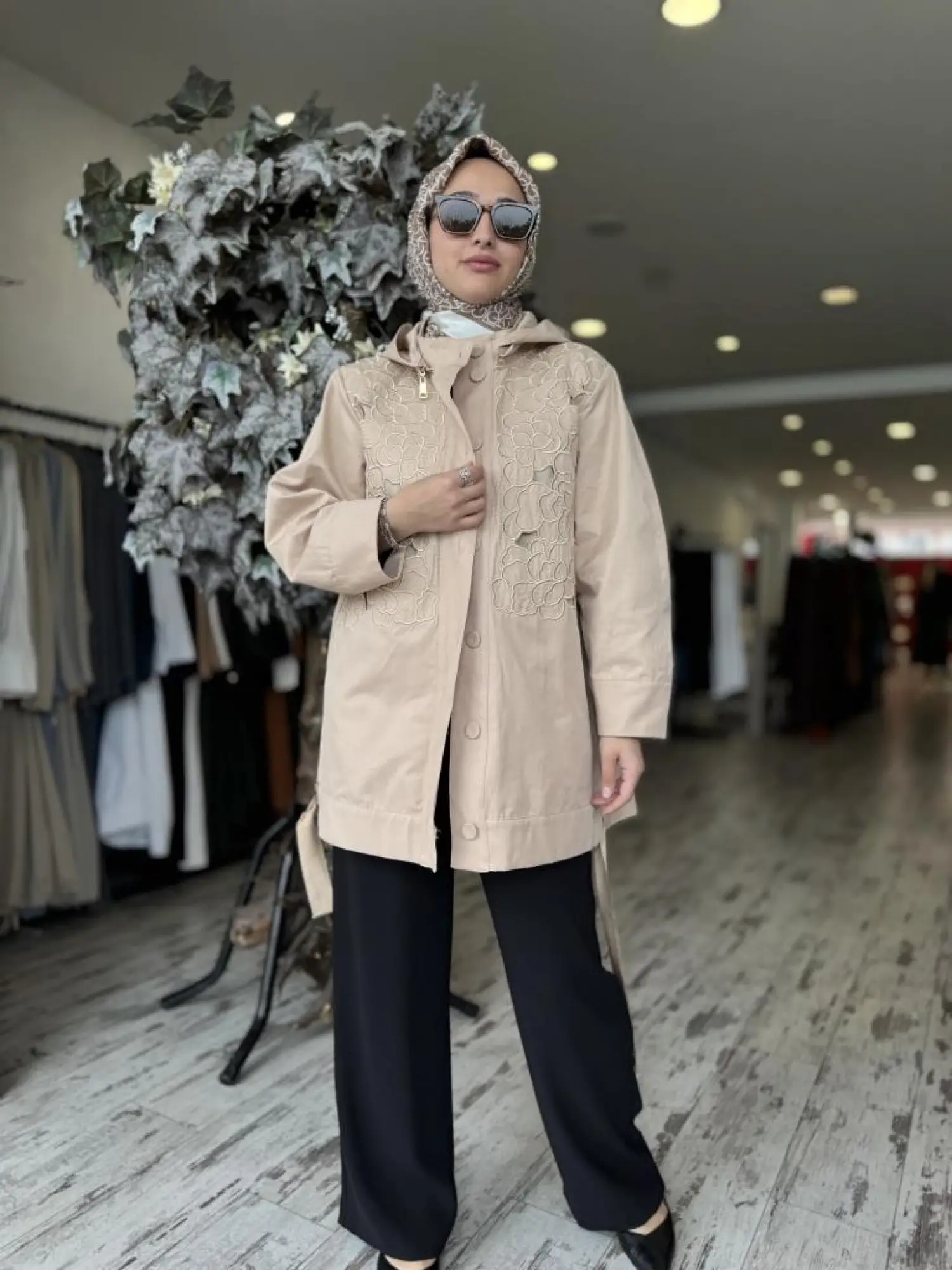 Qupra Kapüşonlu Nakış Detaylı Lazer Kesim Kap WAB81002