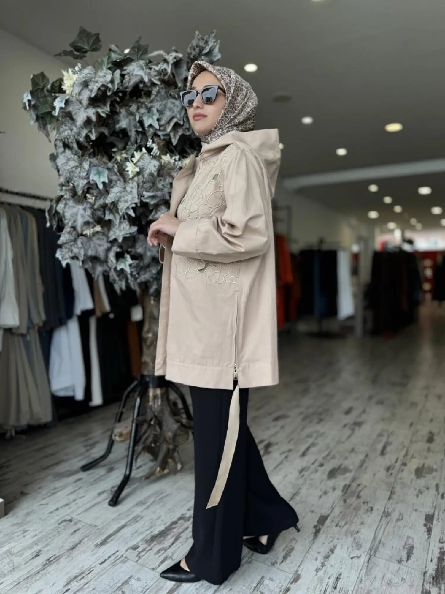 Qupra Kapüşonlu Nakış Detaylı Lazer Kesim Kap WAB81002