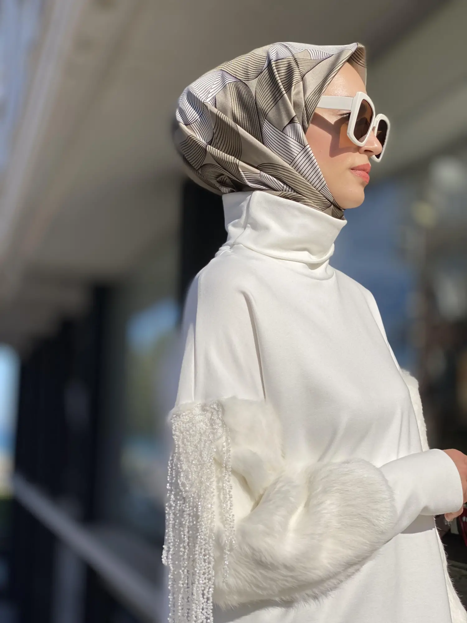 Qupra Kolları Kürklü Ve Boncuklu Tunik QAV54001