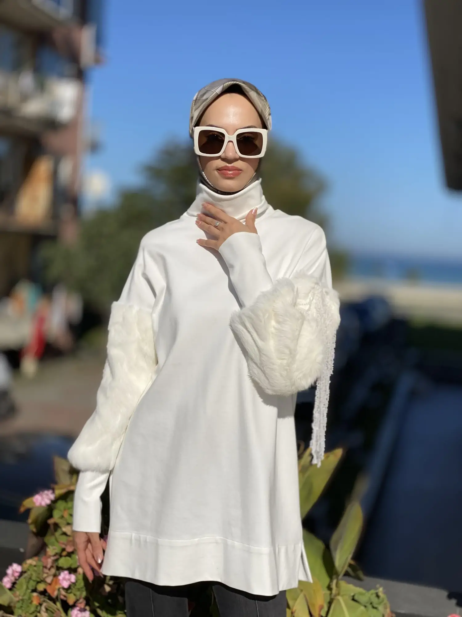 Qupra Kolları Kürklü Ve Boncuklu Tunik QAV54001