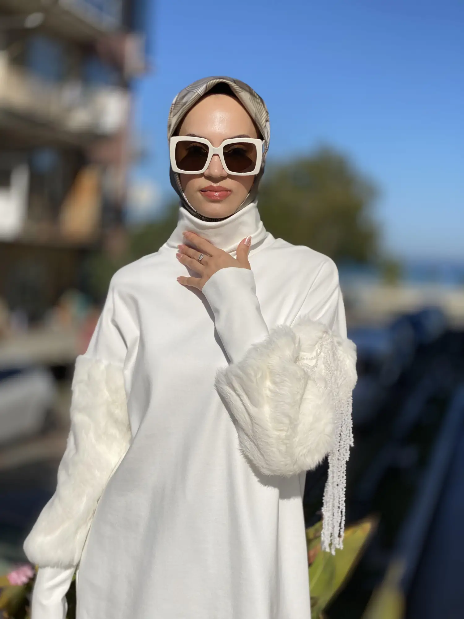 Qupra Kolları Kürklü Ve Boncuklu Tunik QAV54001