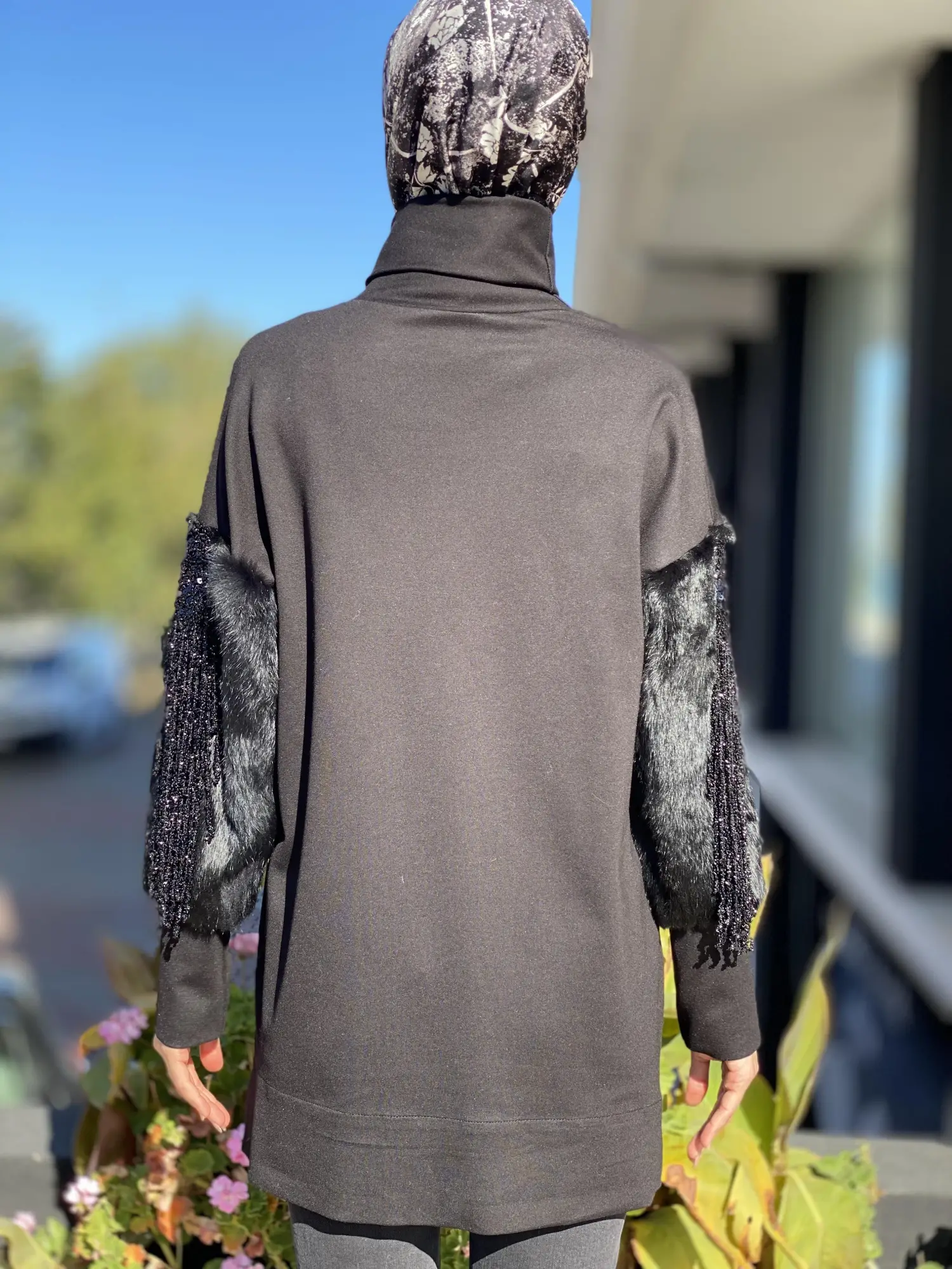 Qupra Kolları Kürklü Ve Boncuklu Tunik QAV54001